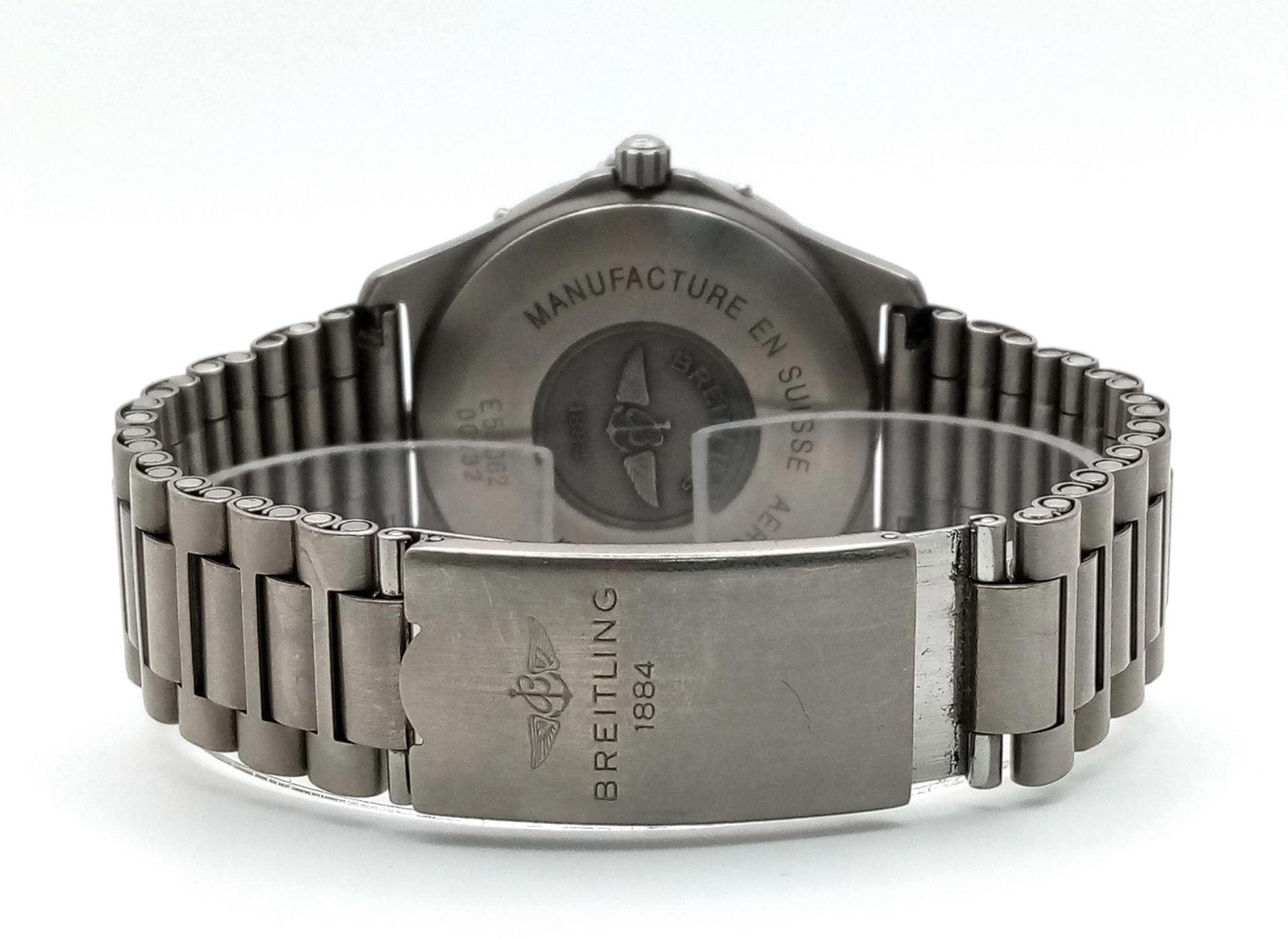 A Breitling E56062 Aerospace Quartz Pilots Watch. Titanium bracelet and case - 40mm. Blue dial - Bild 6 aus 9