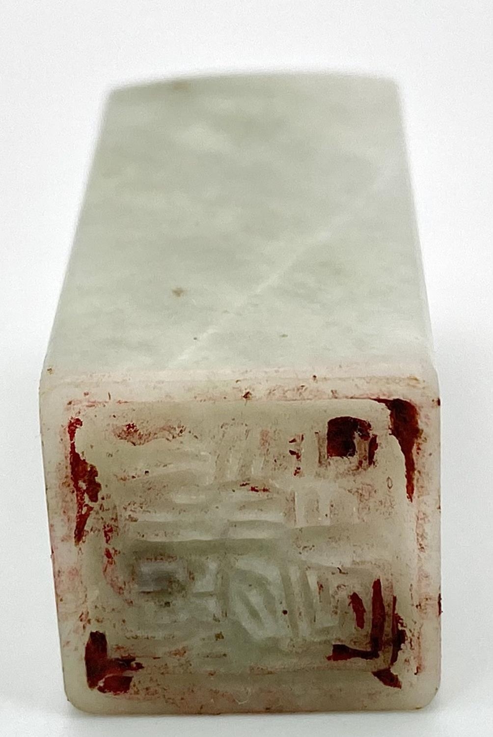 An Antique Chinese Hand Carved Hardstone Seal in Original Case. 8cm total length. - Bild 3 aus 6