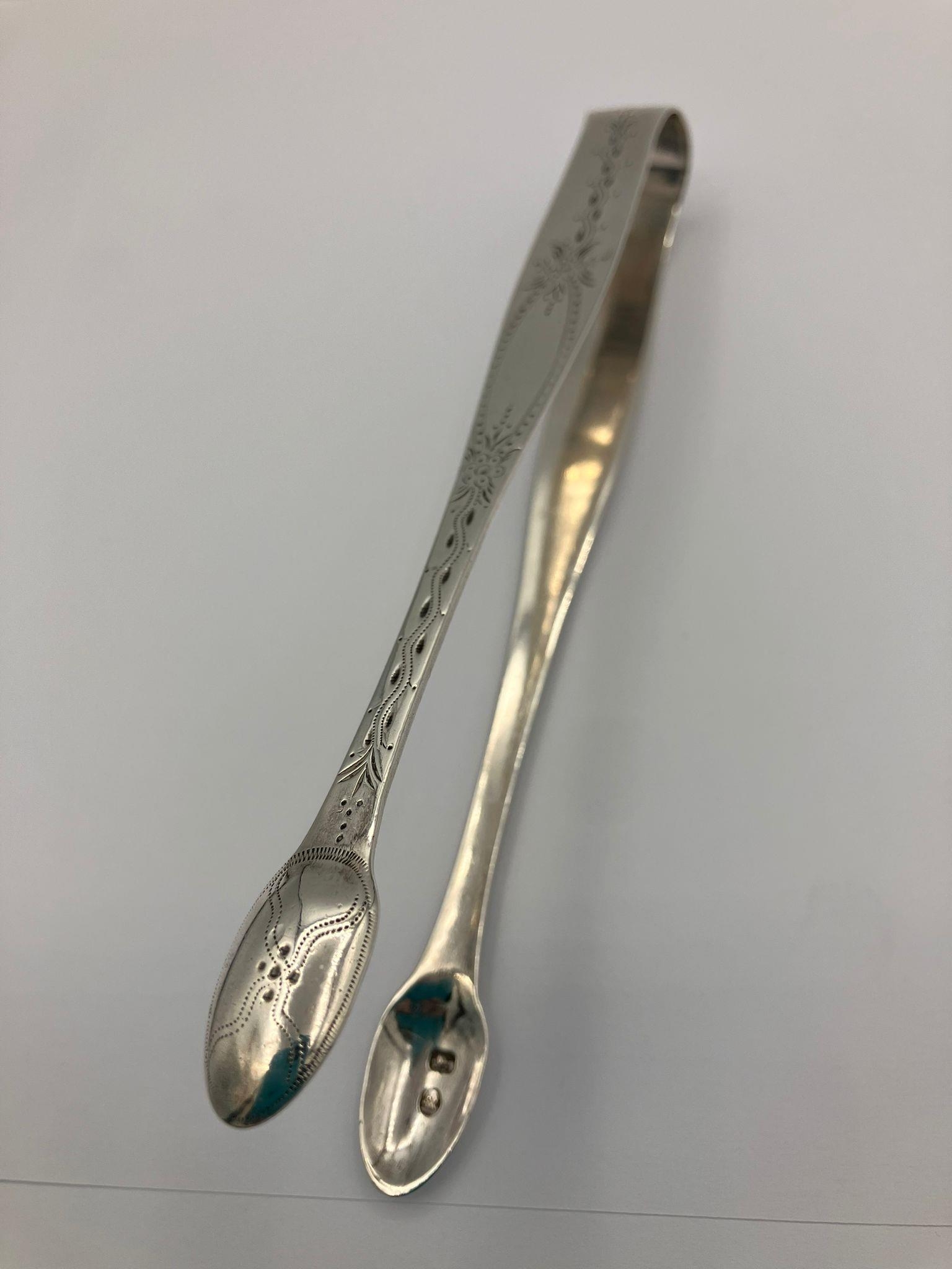 Antique GEORGE III SILVER SUGAR TONGS. Hallmark for Thomas Northcote of London circa 1780. - Image 4 of 5