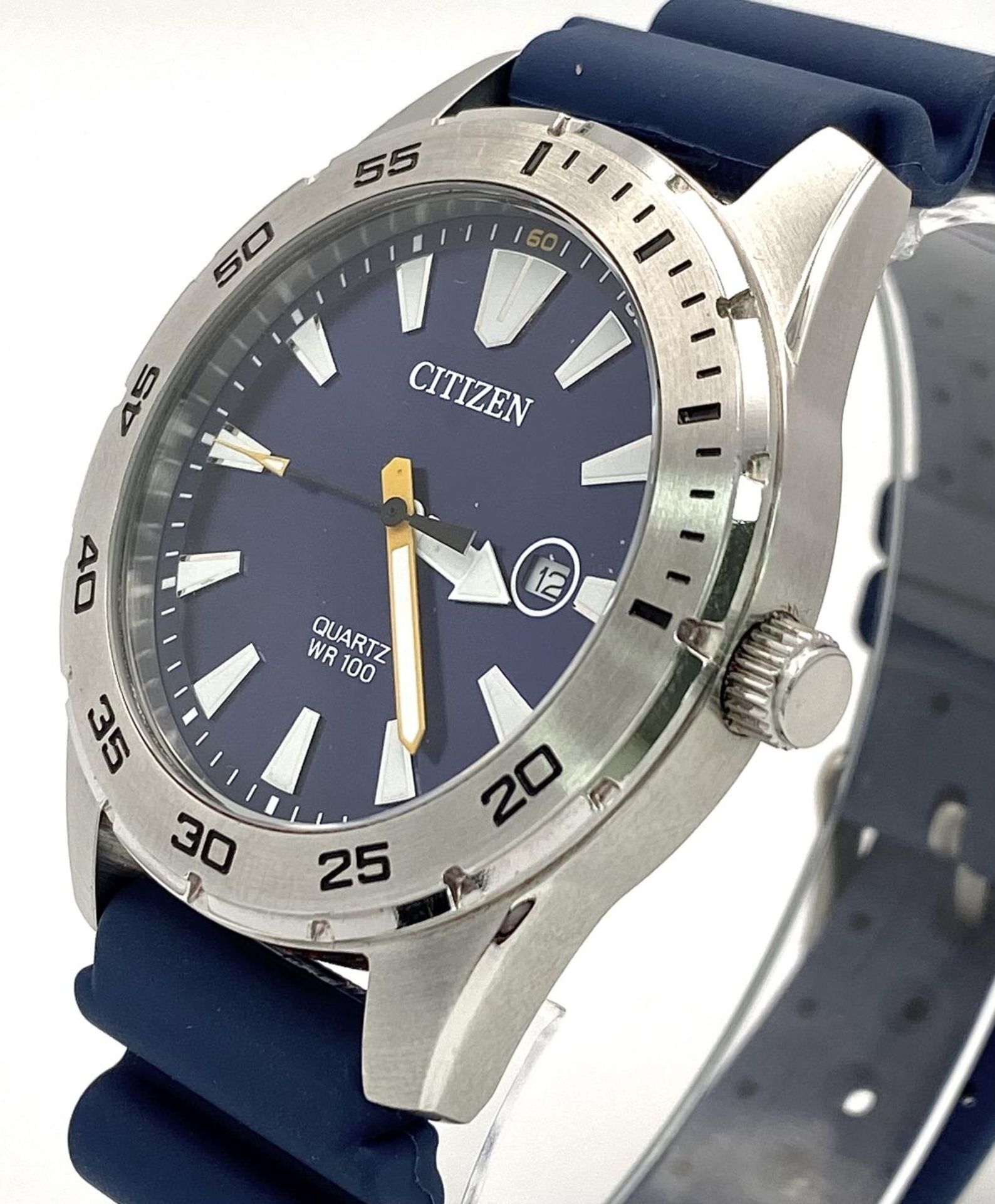 A Citizen Quartz Gents Watch. Blue rubber strap. Stainless steel case - 42mm. Blue dial with date - Image 2 of 6
