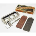 A Vintage Rolls Razor Shaving Kit - Good condition in original packaging.