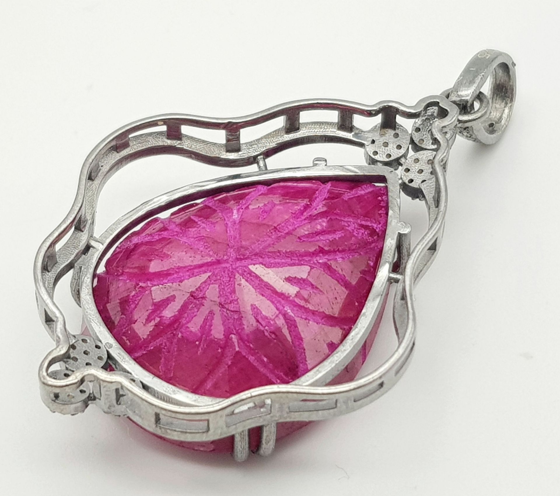 A Hand-Carved Ruby Gemstone with Diamond Accent Pendant. Pear shaped ruby - 30ct and diamond - Image 5 of 5