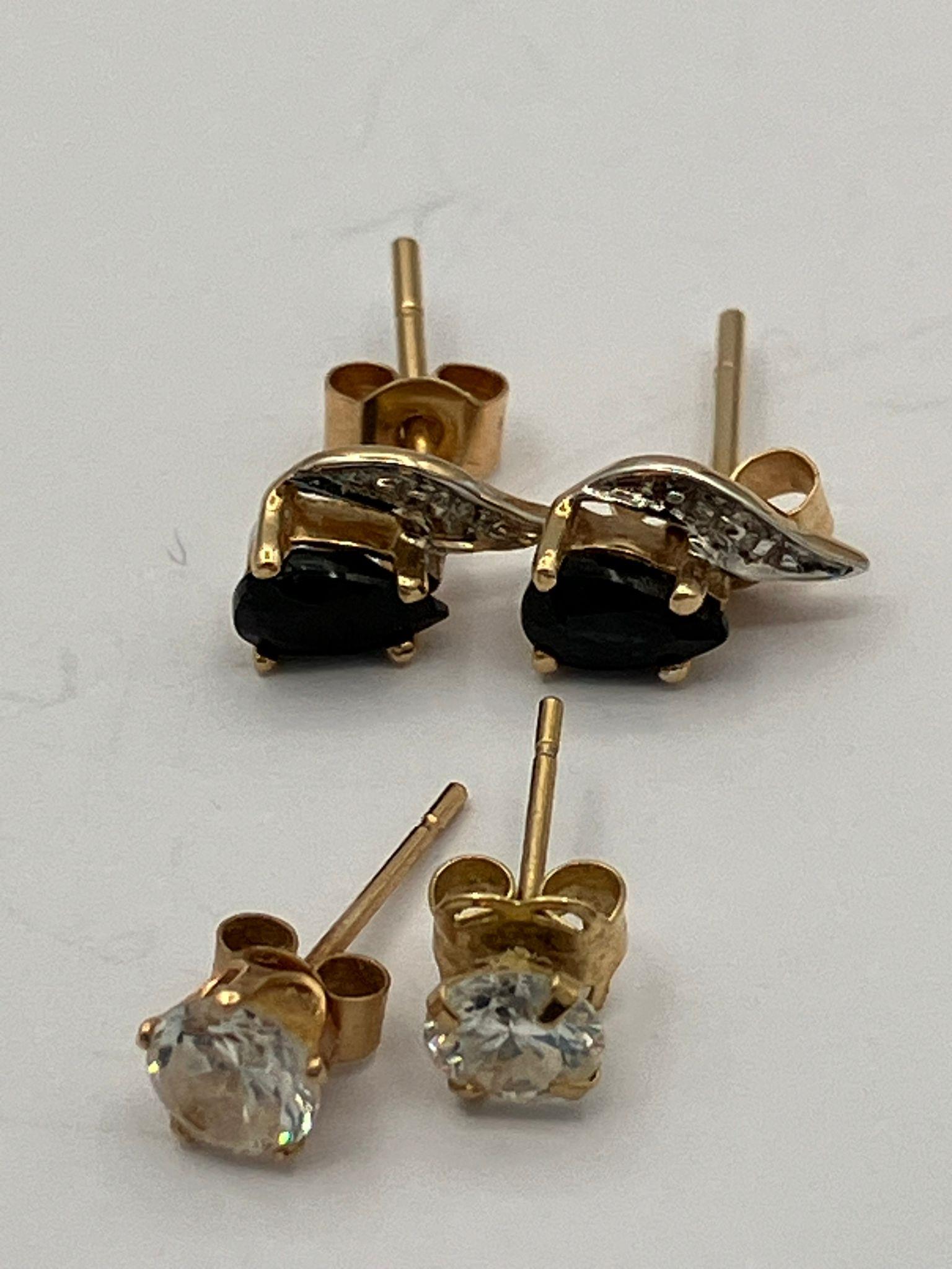 2 x pairs GEM SET 9 carat GOLD STUD EARRINGS. Both pairs complete with gold backs. 1.1 grams.