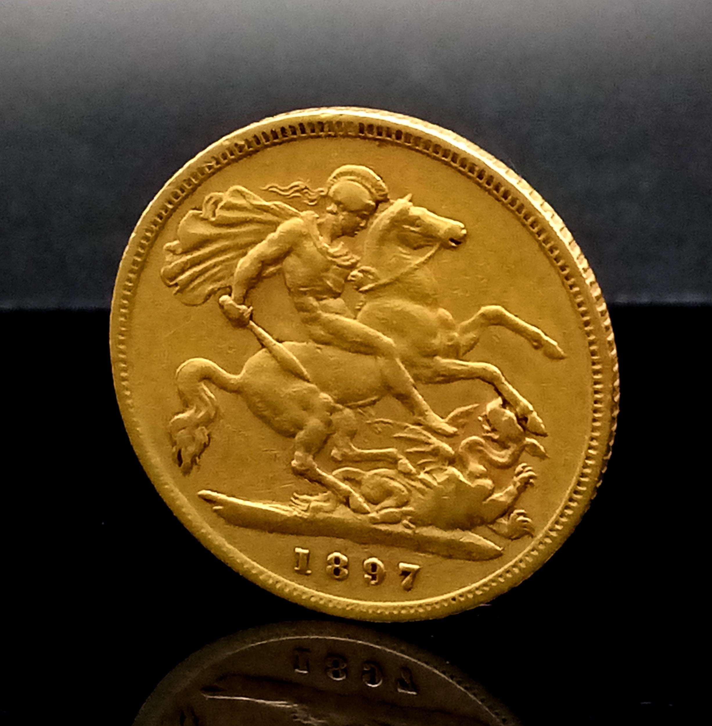 An 1897 Queen Victoria 22K Gold Half Sovereign Coin. - Bild 2 aus 3
