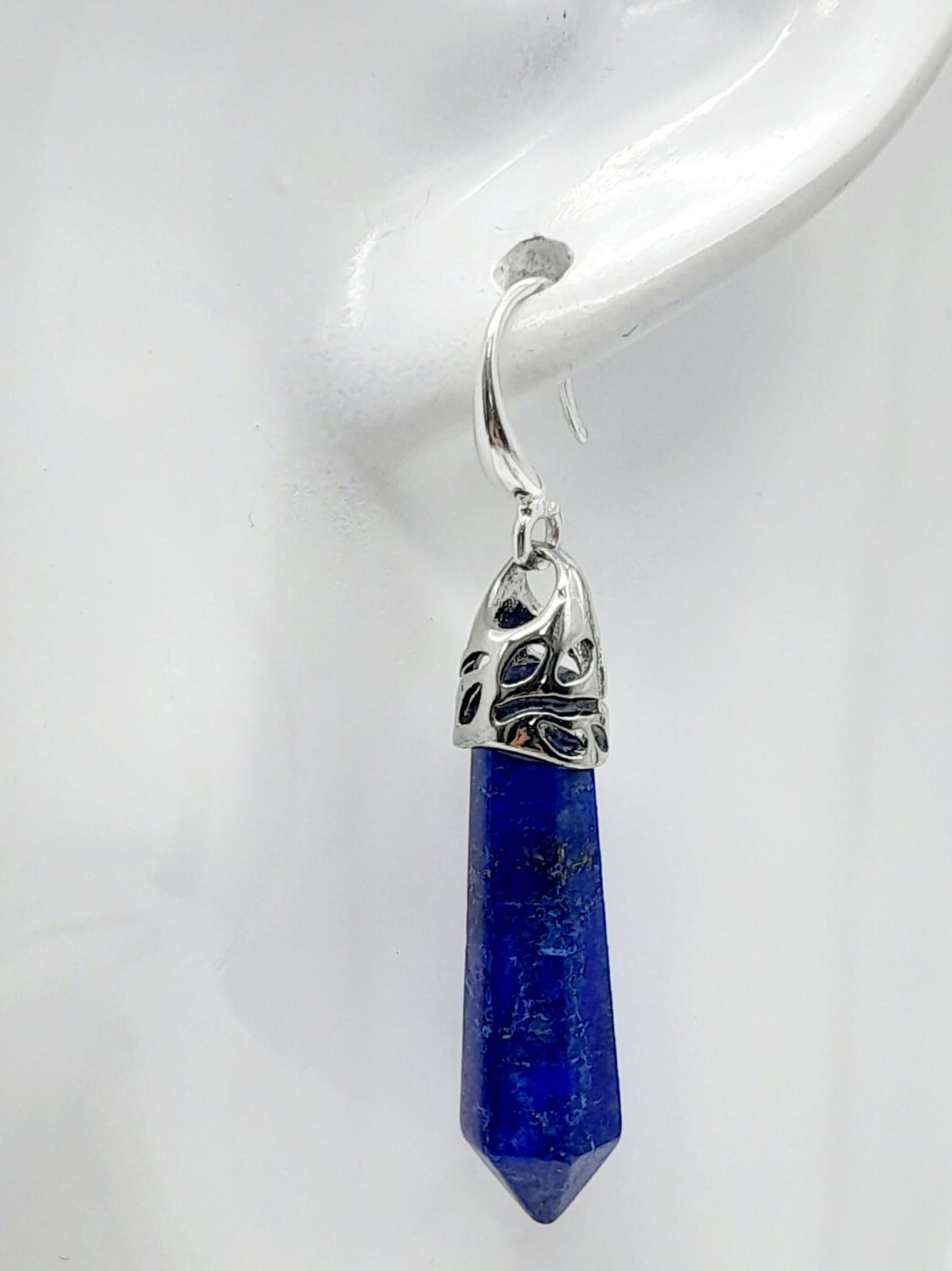 A Lapis Lazuli Jewellery Suite: Cuff bangle, necklace and earrings. 48cm length. - Image 7 of 7