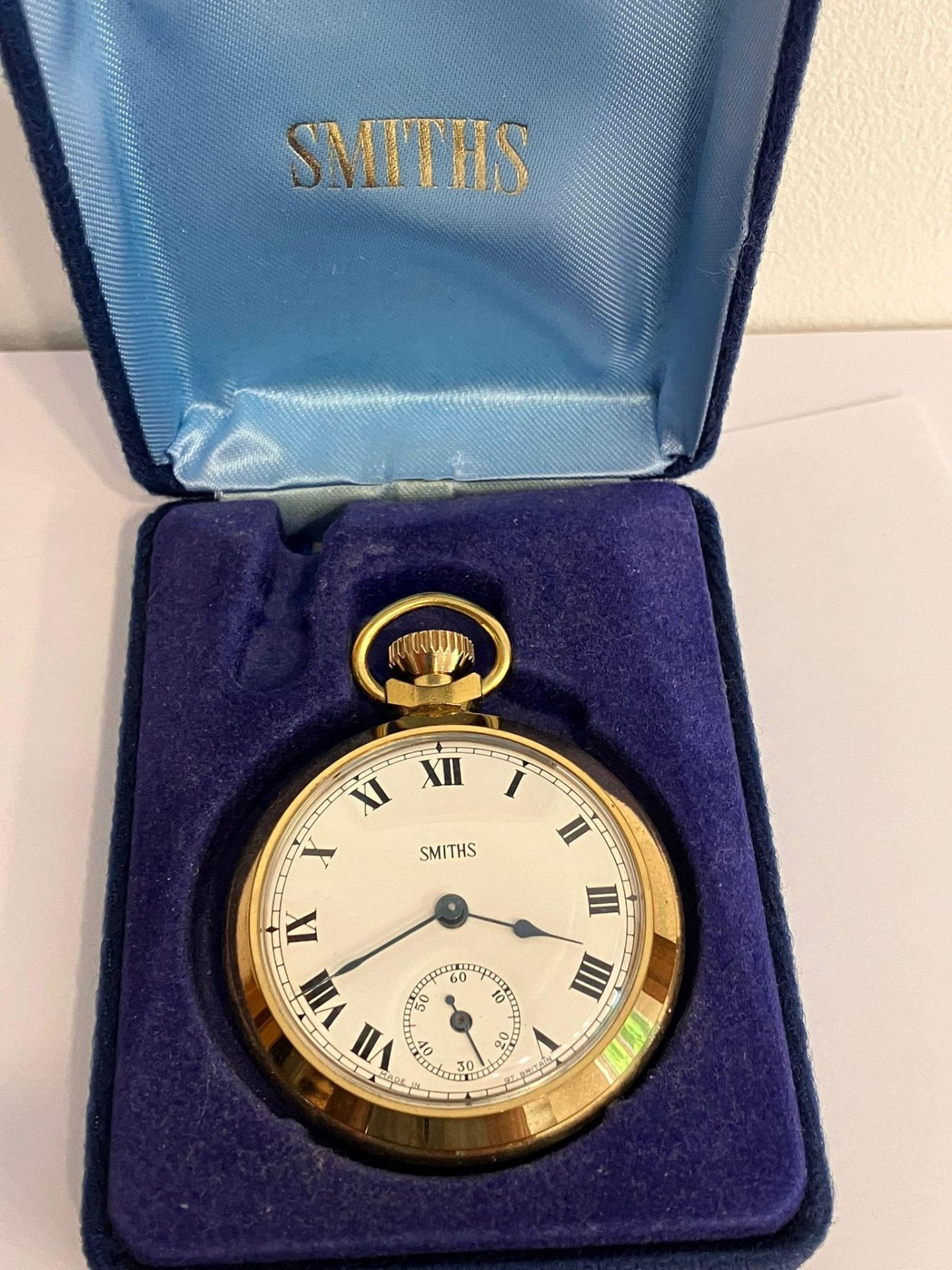Genuine vintage SMITHS POCKET WATCH. Finished in Gold Tone. Having white face with subsidiary - Bild 2 aus 2