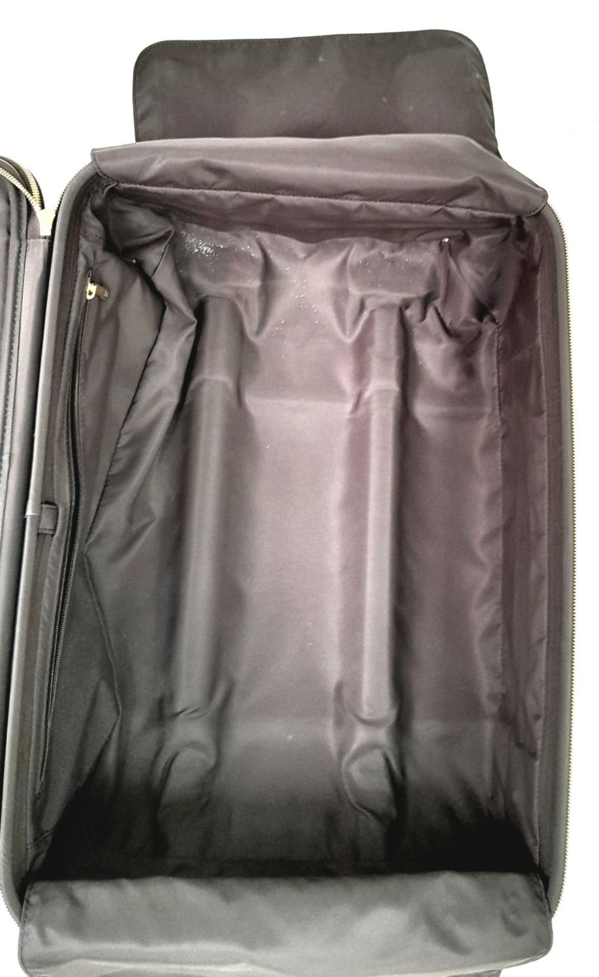 A Louis Vuitton Monogram Pegase Suitcase. Durable leather exterior with gold-toned hardware. Front - Bild 15 aus 16