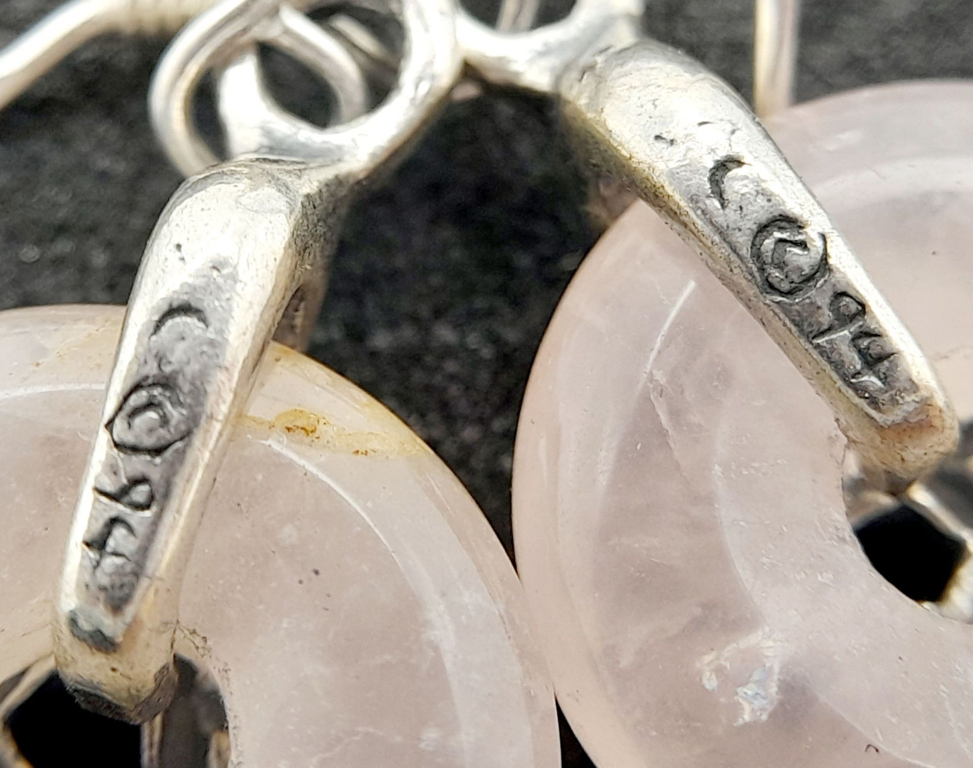 A Pair of Sterling Silver and Rose Quartz Pentacle Earrings. 3cm Drop. Set with 1.5cm Round Wheel - Bild 3 aus 3