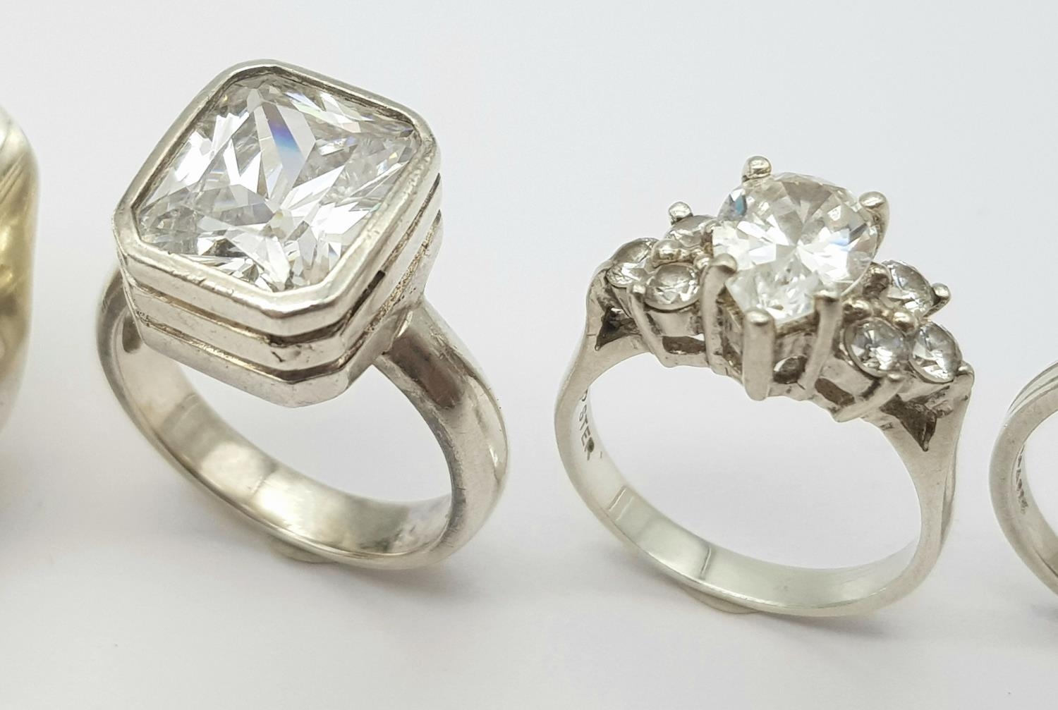 A Selection of 4 sterling silver rings, some set with cubic zirconia, sizes N-R, total weight 28.3g. - Image 5 of 6