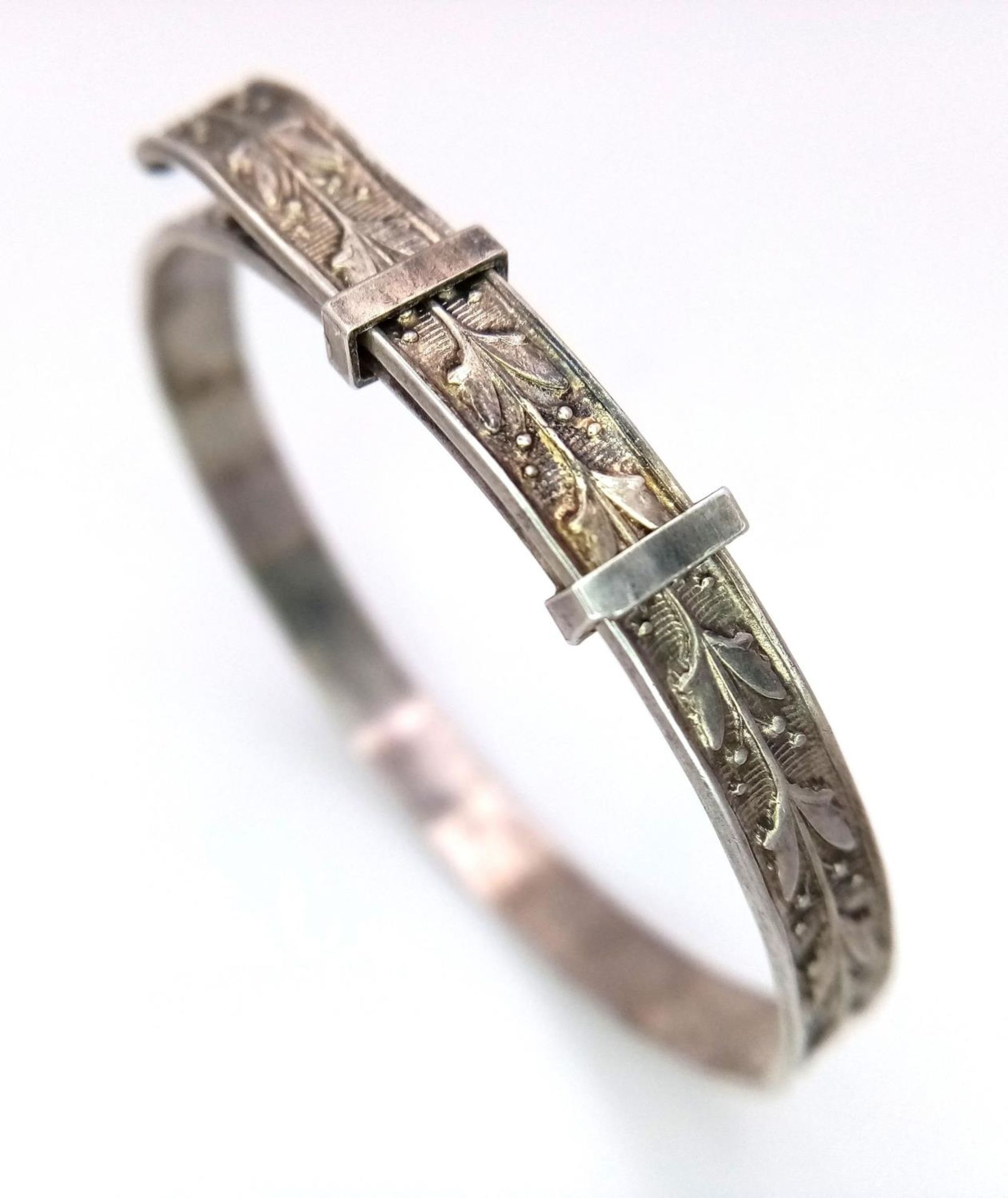 A Silver Victorian Child's Bangle. 4.2cm diameter, 6.14g weight. - Image 2 of 6