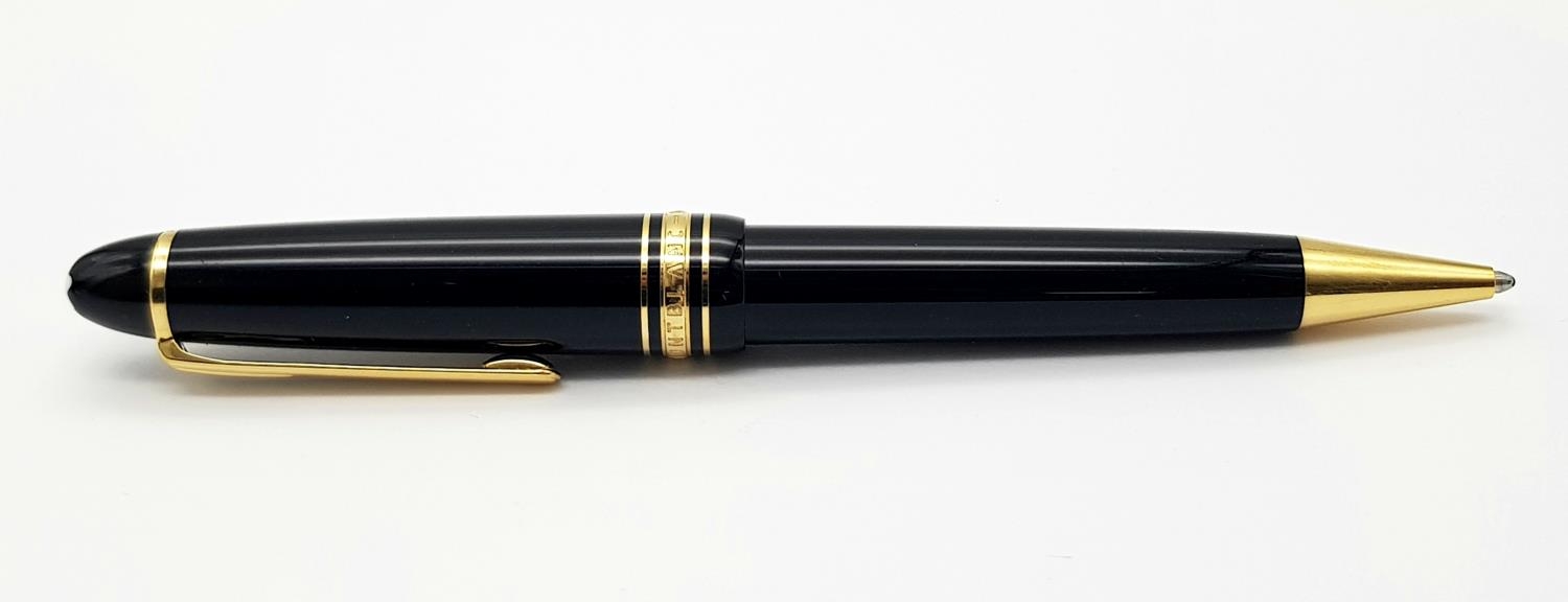 A Montblanc Meisterstruck Black and Gold Tone Ball Point Pen. 15cm. Ref: 016938 - Bild 3 aus 4