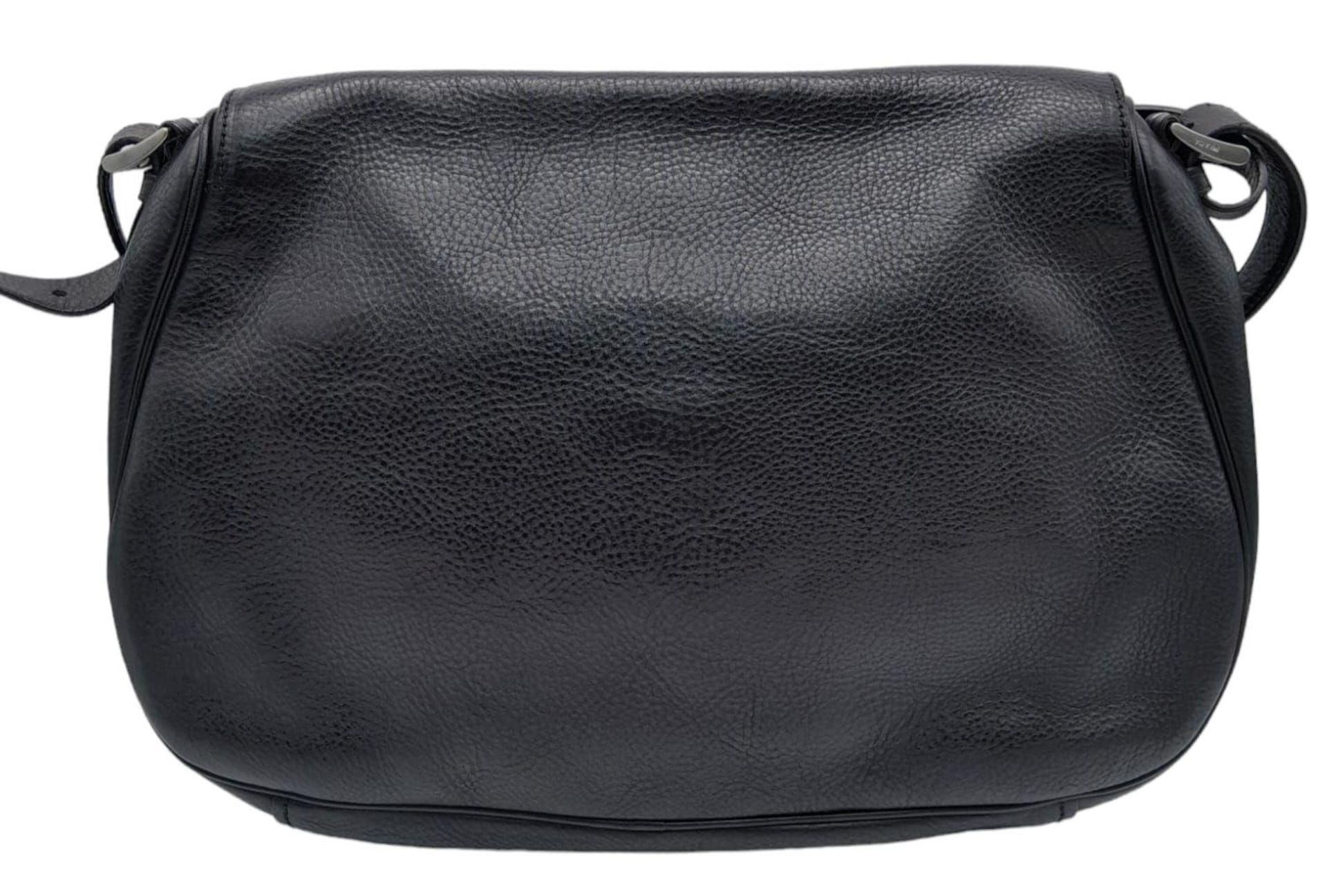 A Prada Black Leather Crossbody Satchel Bag. Textured exterior with buckled flap. Spacious leather - Bild 2 aus 14