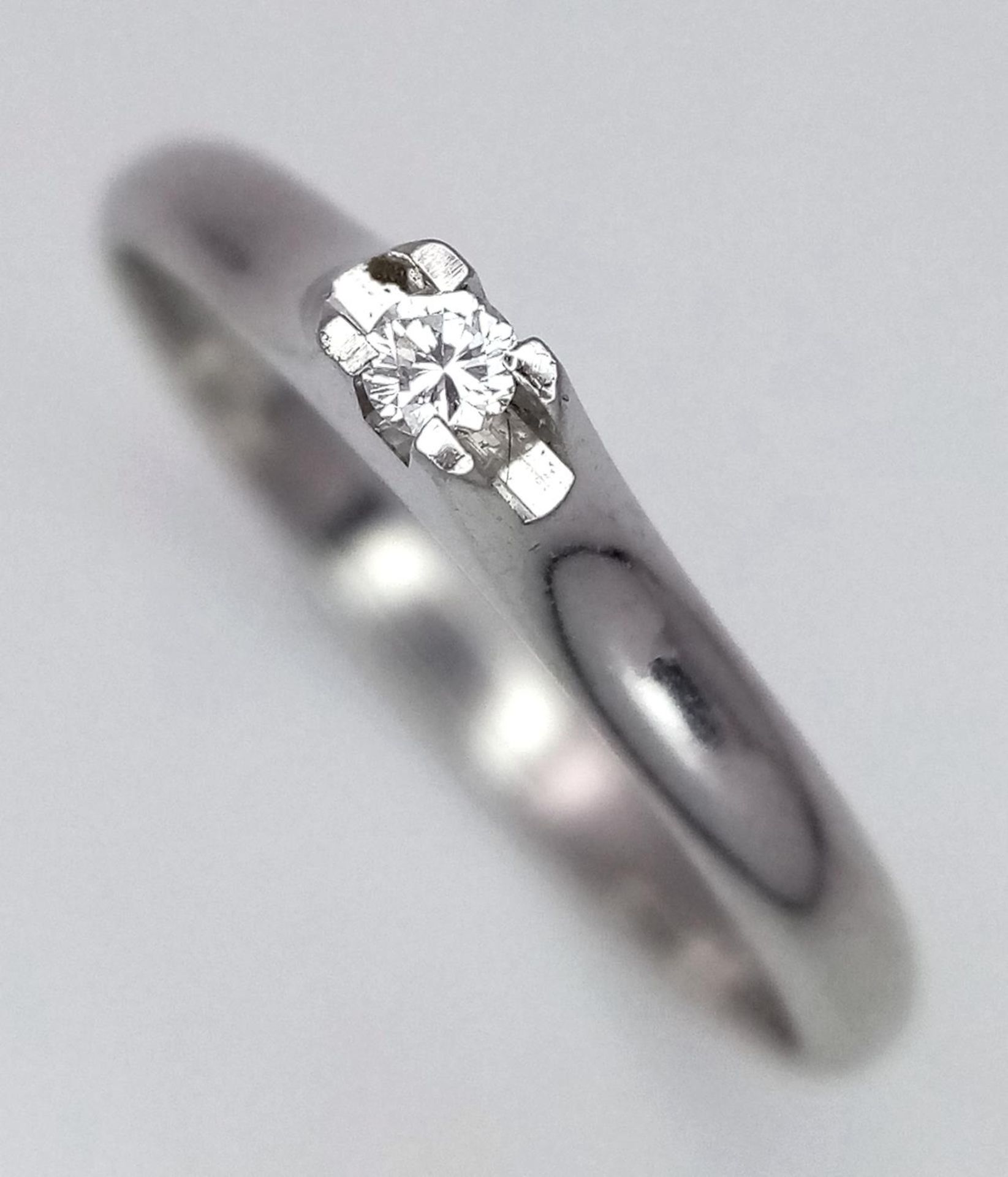 A 9K WHITE GOLD DIAMOND SOLITAIRE RING 1.8G SIZE N. ref: SPAS 9020 - Image 3 of 5