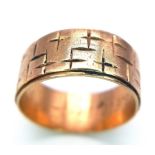 A Vintage 9K Yellow Gold Band Ring. Geometric decoration. 7mm width. Size O. 4.3g weight.
