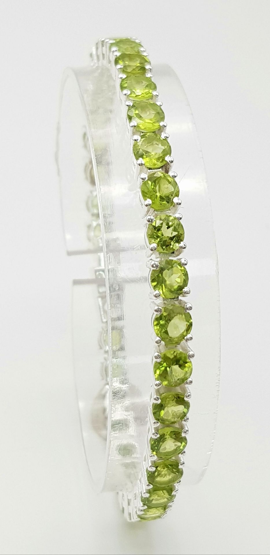 A Peridot Gemstone Tennis Bracelet with a Peridot Rondelle Necklace. Both with silver clasps. - Image 6 of 6