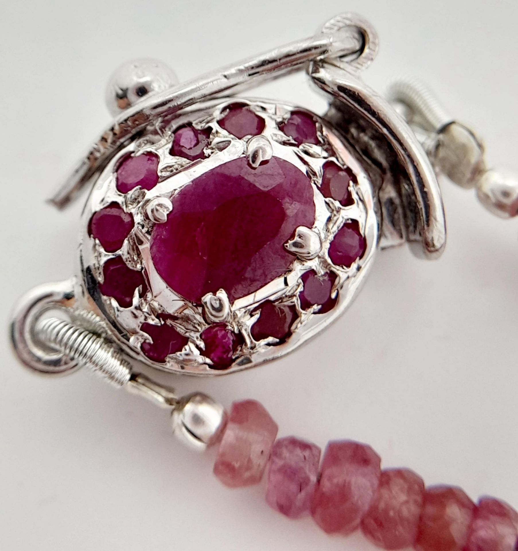 A 90ctw Ruby Rondelle Gemstone Single strand Necklace -with a Ruby and 925 Silver clasp. 44cm - Image 3 of 3