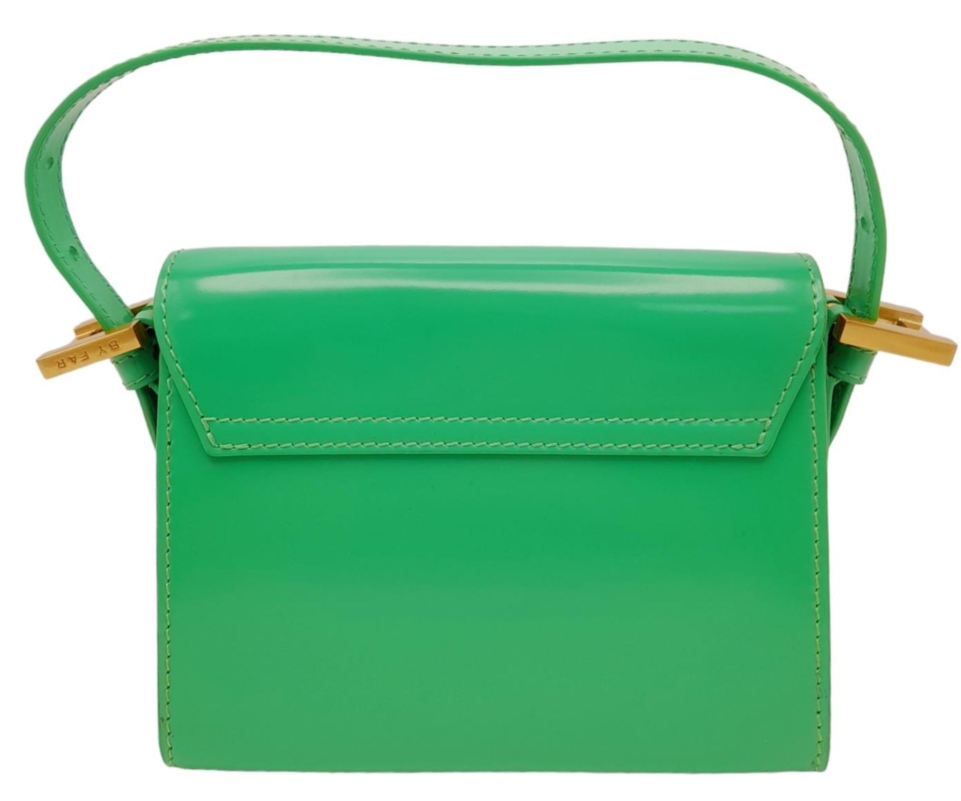 A By Far Patent Green Leather Hand/Shoulder Bag. Gilded hardware. Adjustable straps. In very good - Bild 2 aus 6