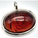 An Oval Amber Pendant. 2.9cm x 2.9cm, 9.31g total weight.