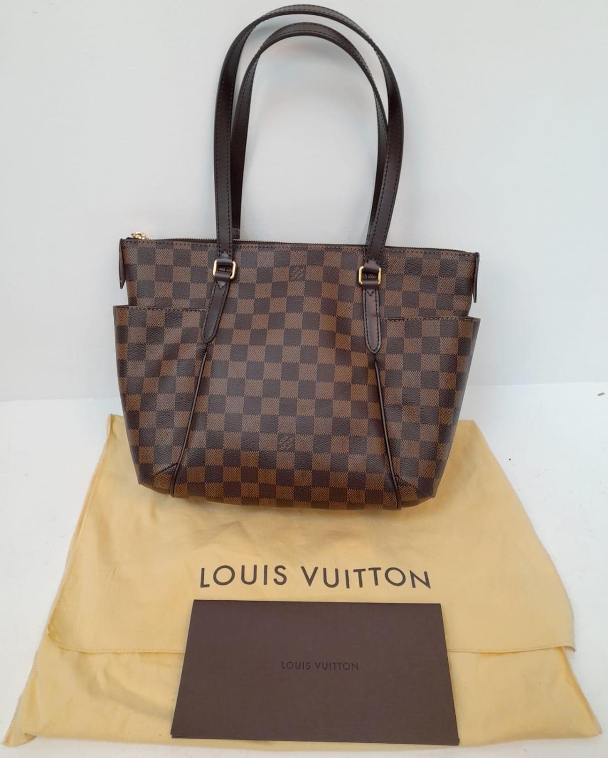 A Louis Vuitton Damier Ebene 'Totally PM' Shoulder Bag. Canvas exterior with gold-toned hardware, - Image 4 of 4