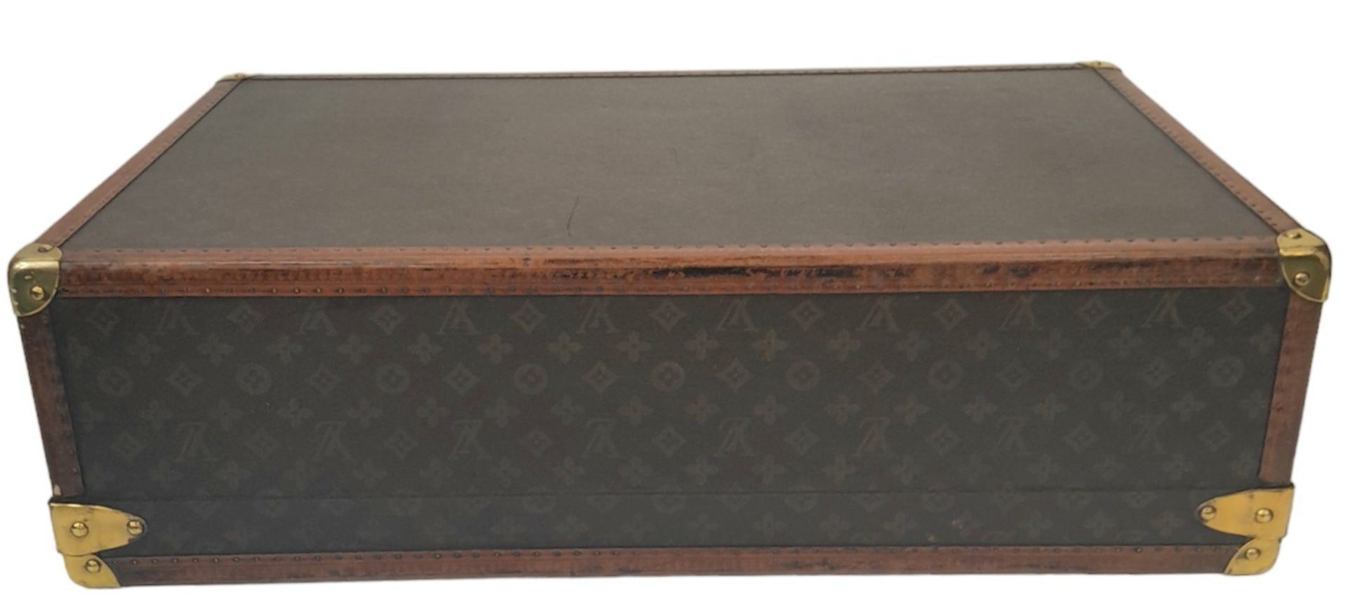 A Vintage Possibly Antique Louis Vuitton Trunk/Hard Suitcase. Canvas monogram LV exterior with - Bild 3 aus 16