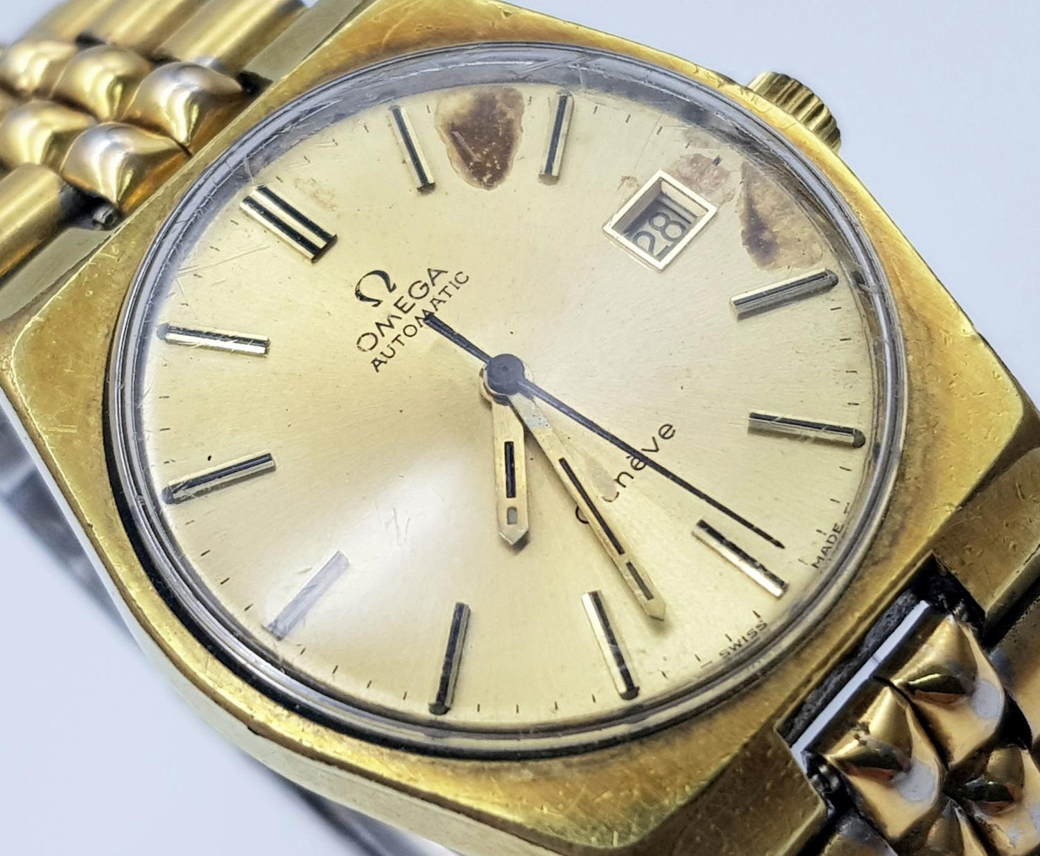 A Vintage Automatic Omega Geneve Gents Watch. Two tone bracelet and case. Gilded dial. In working - Image 3 of 5