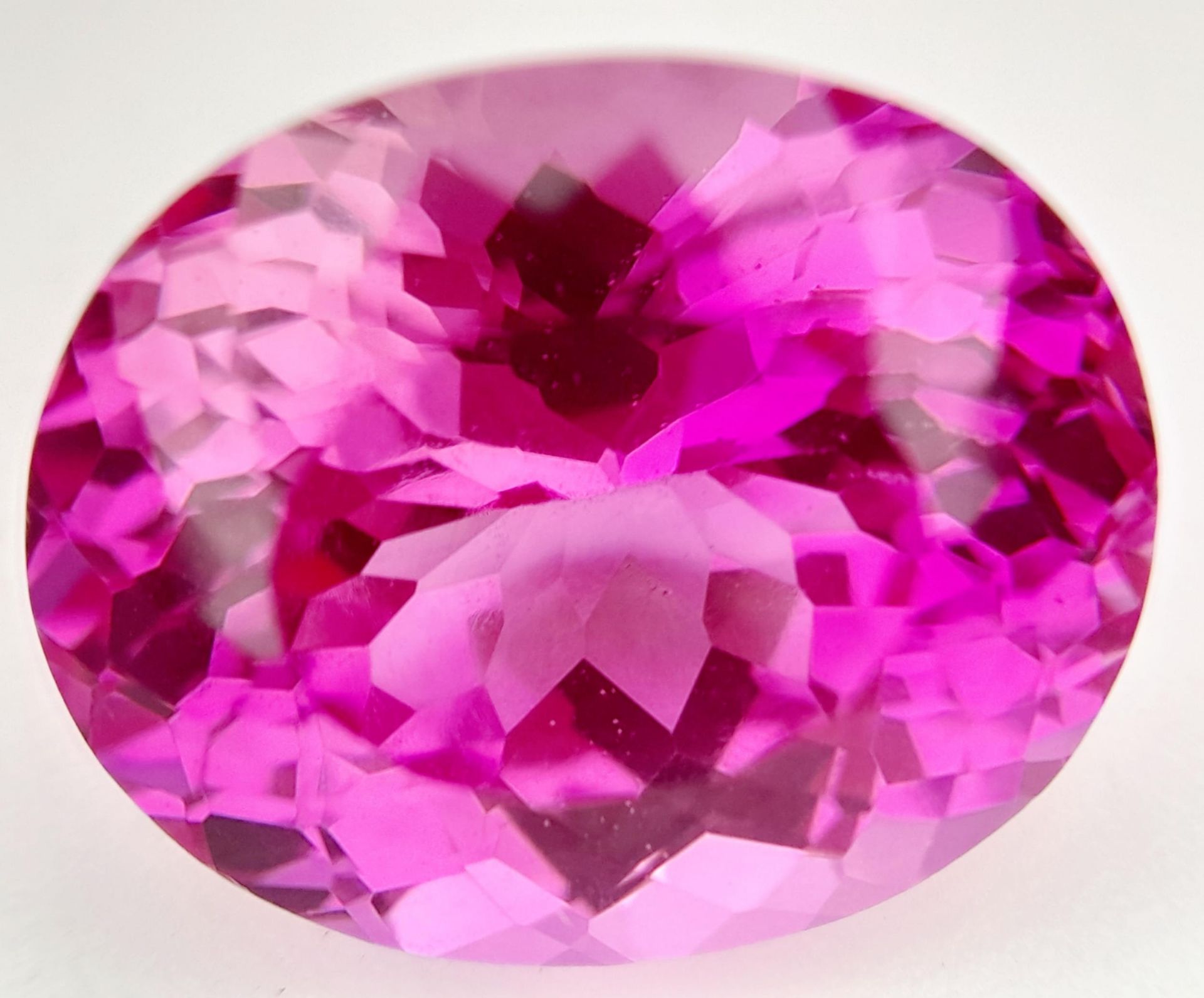 A Gorgeous 14ct Pink Rhodolite. Oval cut with no visible marks or inclusions. Beautiful light - Bild 2 aus 3