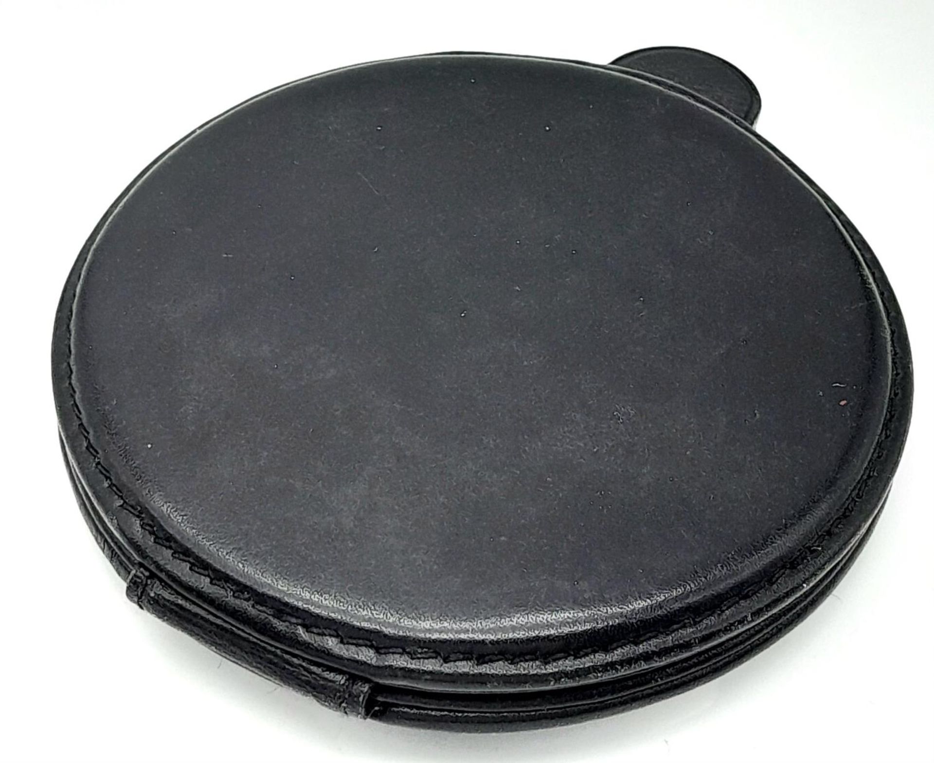 A vintage, CARTIER PANTHER double vanity mirror in a soft black leather cover, diameter: 9 cm. - Bild 3 aus 6