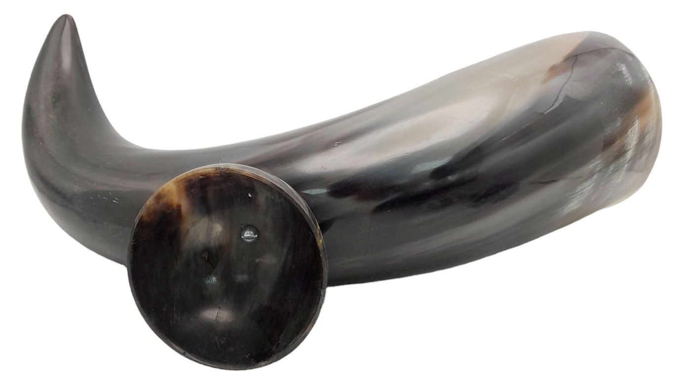 A Repro Resin Large Animal Horn with Libation Cup attached. 55cm horn - Image 10 of 13
