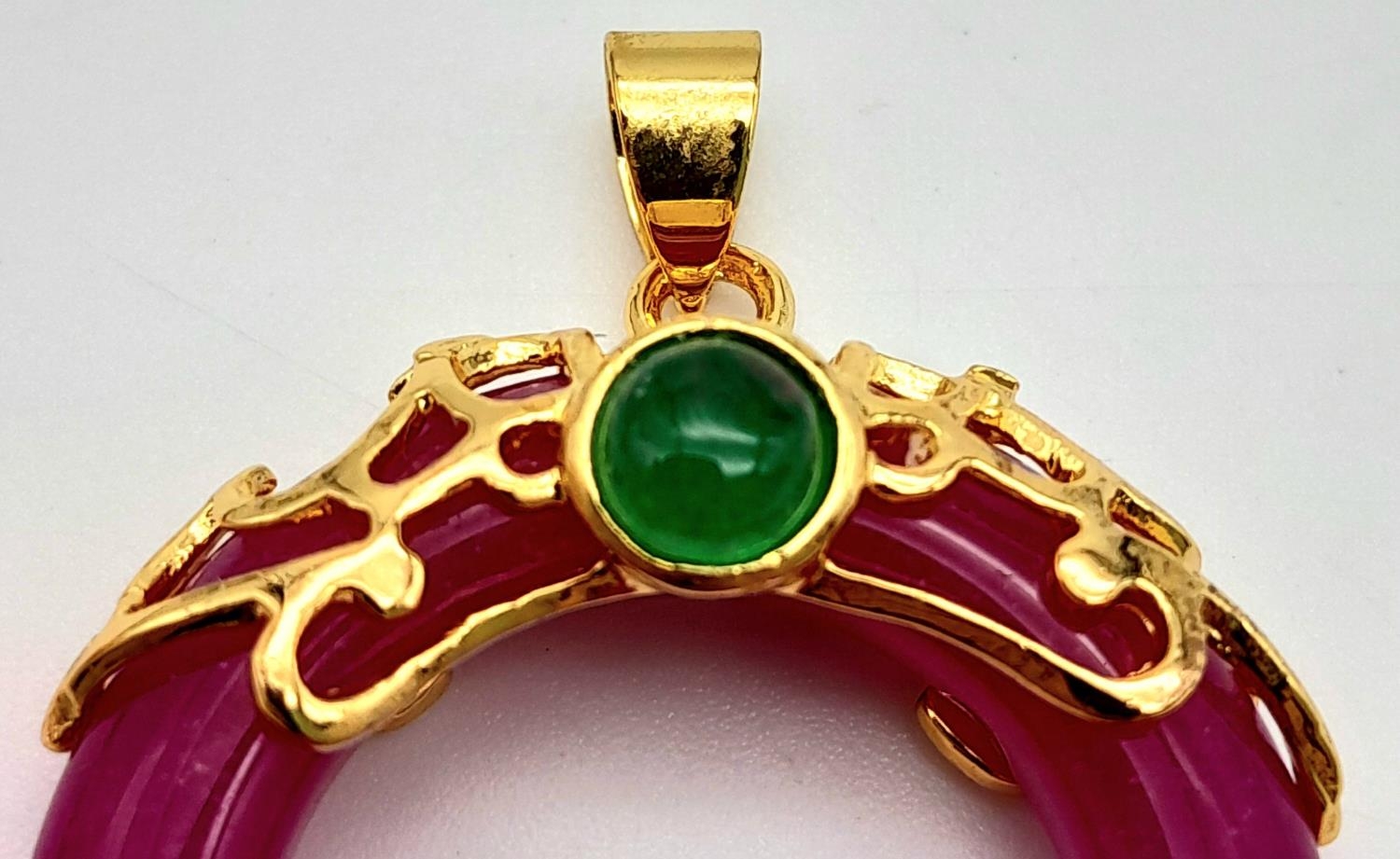 A Magenta Jade Pendant on Gilded Backing. 4cm length, 3cm diameter, 6.79g total weight. - Image 3 of 4