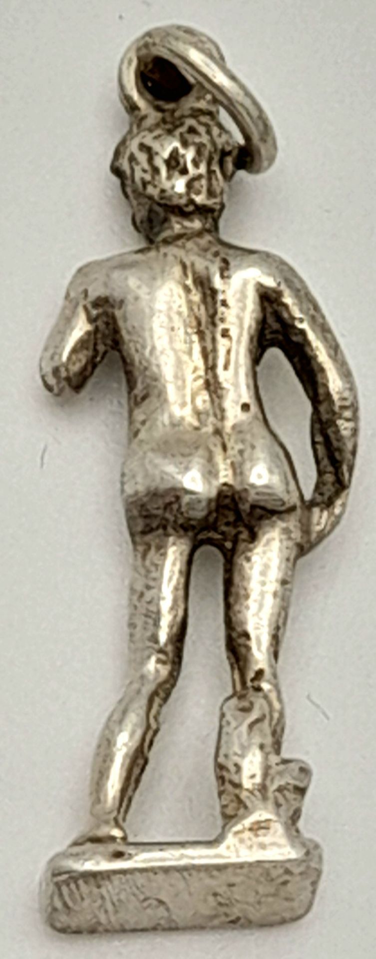 A STERLING SILVER MICHELANGELO'S DAVID STATUE CHARM. 3.5cm length, 3.6g weight. Ref: SC 8125 - Image 4 of 4
