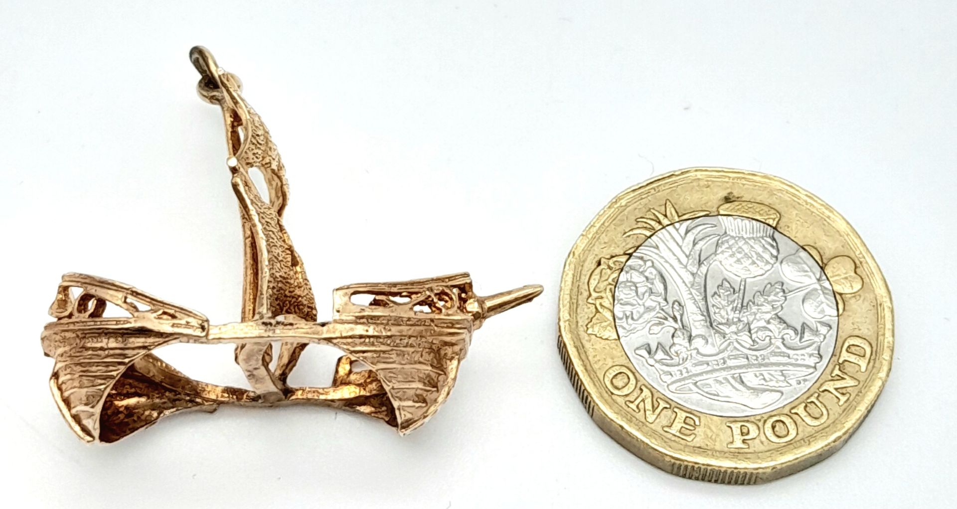 A 9K YELLOW GOLD PIRATE SHIP CHARM. 3.4cm length, 5.2g weight. Ref: SC 8138 - Image 5 of 5