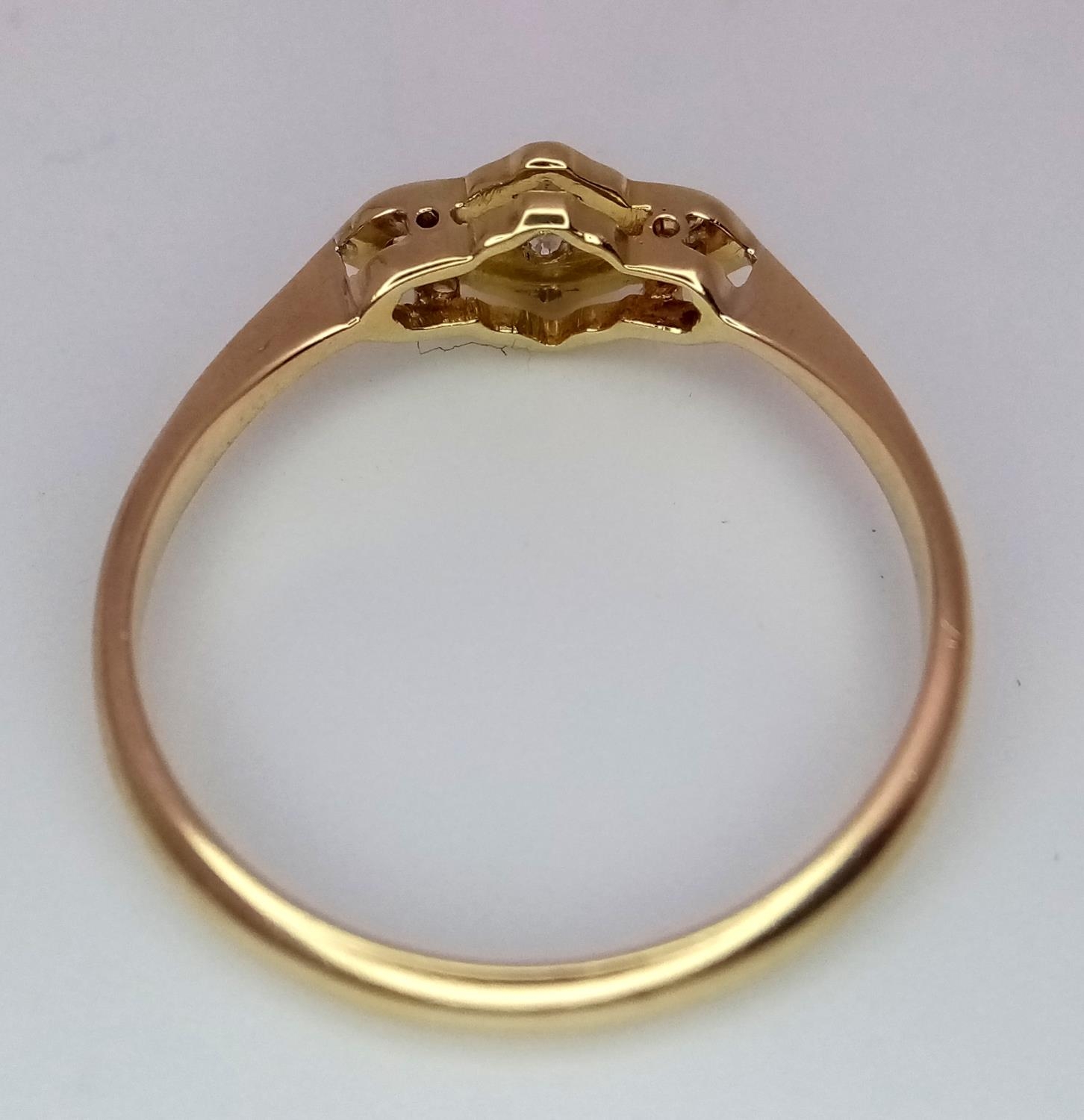 AN 18K YELLOW GOLD & PLATINUM VINTAGE DIAMOND RING. Size O, 2.2g total weight. Ref: SC 9042 - Image 3 of 4