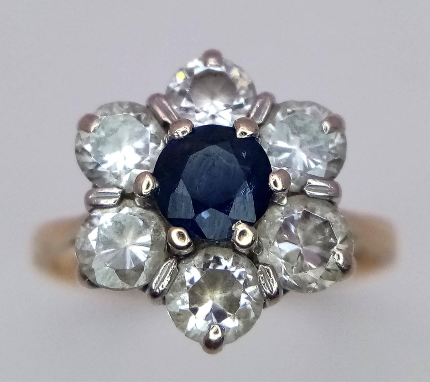 A 9K YELLOW GOLD STONE SET VINTAGE CLUSTER RING. Size O, 3.4g total weight. Ref: SC 9001 - Image 2 of 5