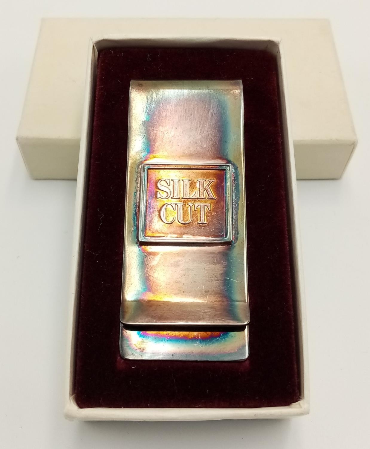 A SILK CUT SILVER TONE MONEY CLIP IN BOX 27.8g , 60mm x 23mm. ref:CHALK 9001