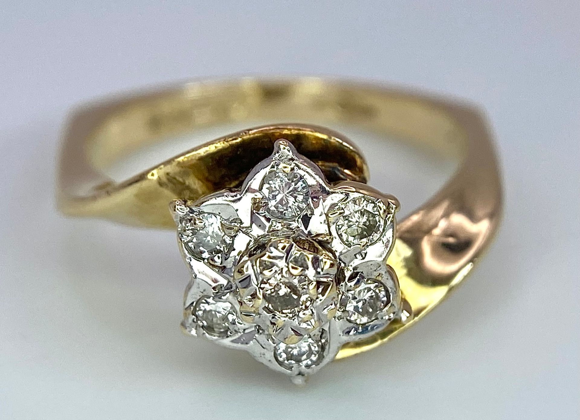 A 9K YELLOW GOLD DIAMOND FANCY VINTAGE CLUSTER RING. Size L, 2.7g total weight. Ref: SC 9008 - Image 4 of 7