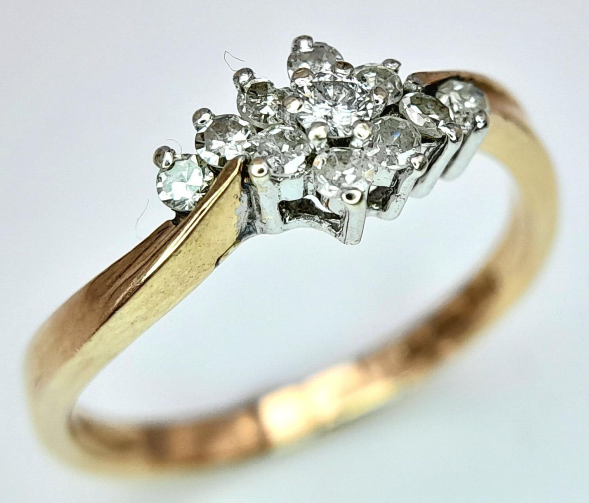 A 9K YELLOW GOLD DIAMOND CLUSTER RING 0.20CT. 1.6G SIZE J 1/2. ref: SPAS 9007 - Image 3 of 5