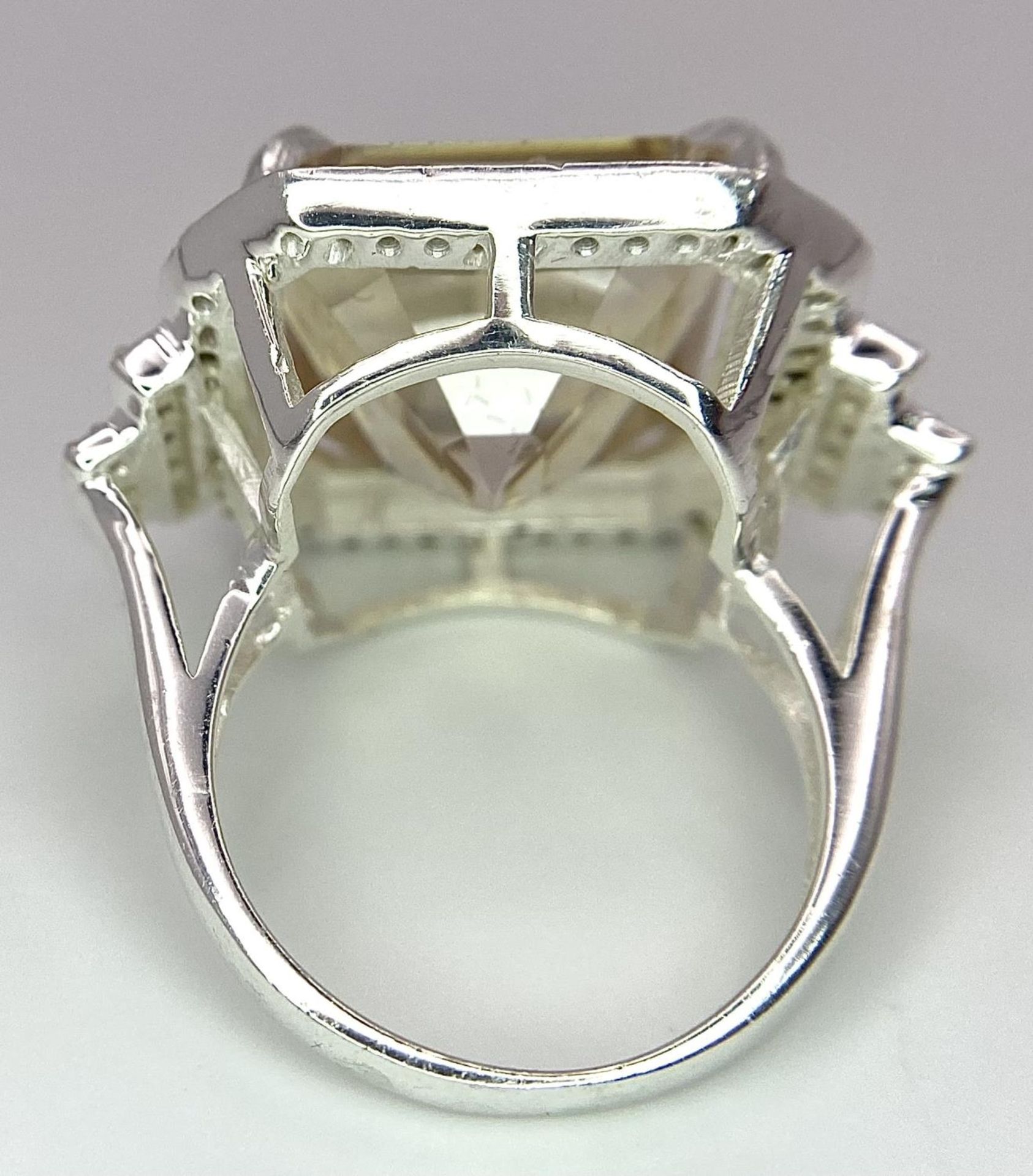 A 16.20ct Champagne Moissanite Dress Ring set in 925 Silver. Comes with a presentation case. Size N. - Image 4 of 7