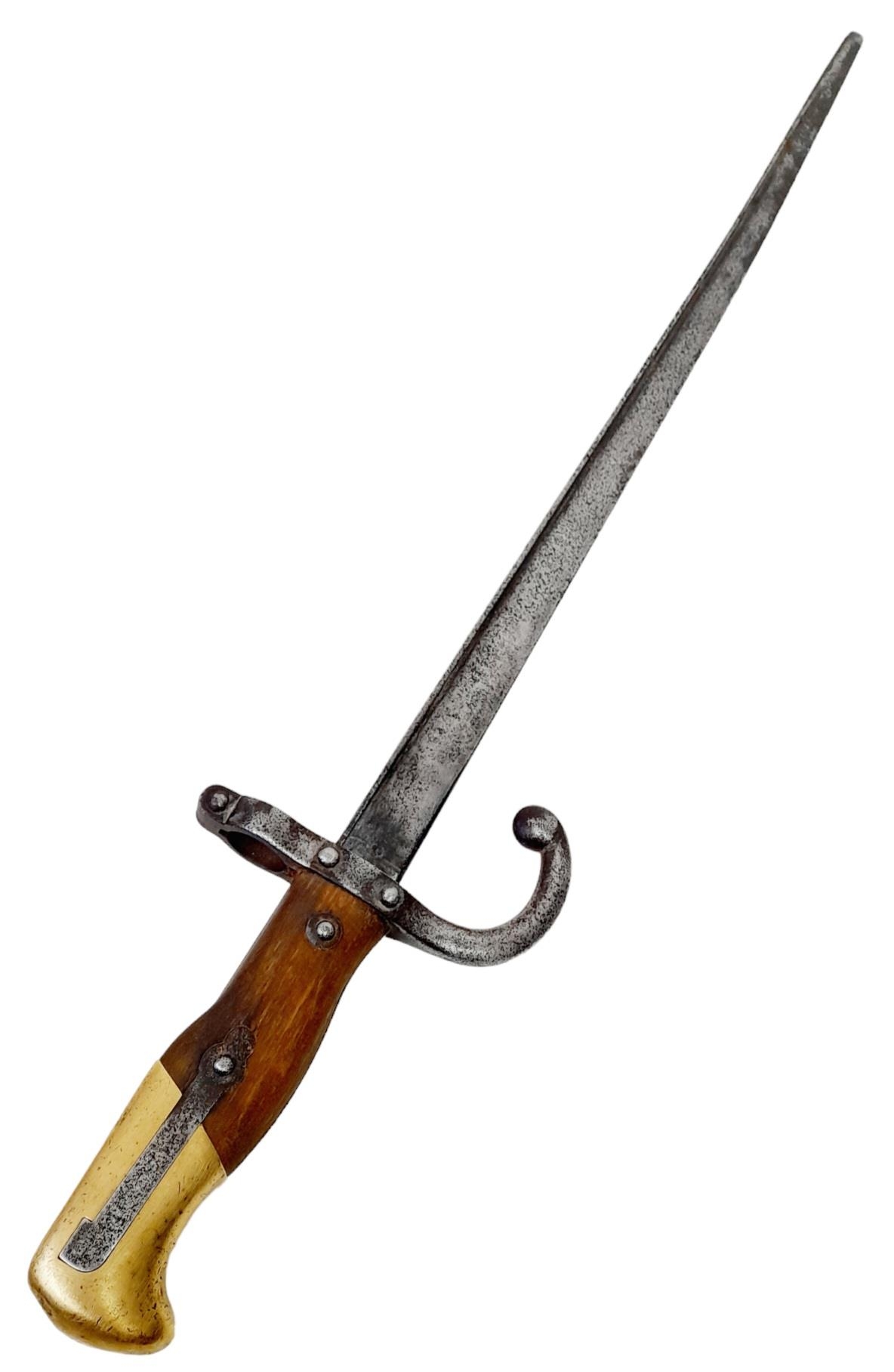 An Antique French M1874 Gras Bayonet. Markings on hilt of, B 8014. 85cm total length. - Bild 2 aus 4