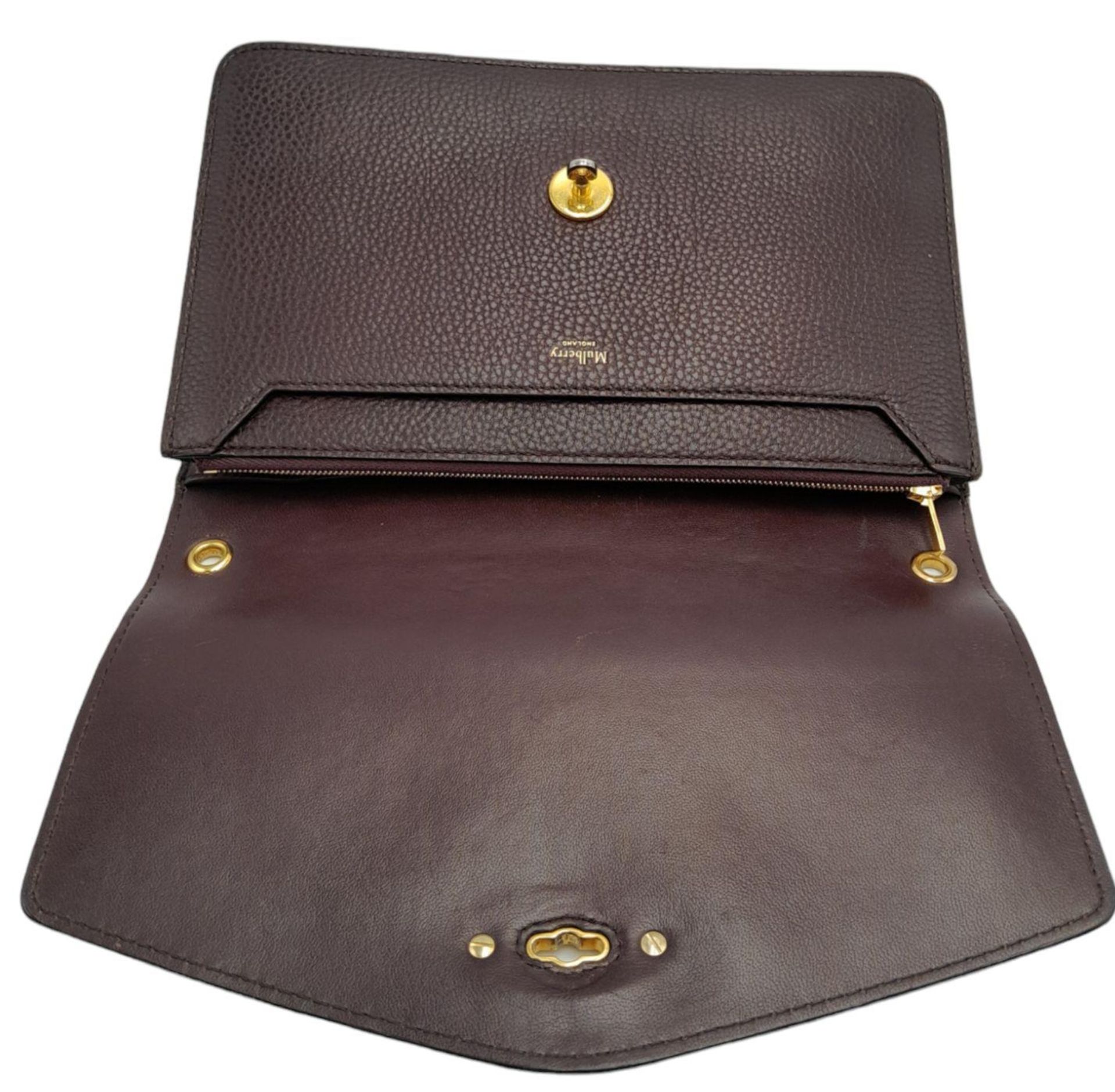 A Mulberry Oxblood Darley Bag. Leather exterior with gold-toned hardware and twist lock closure. - Image 3 of 10