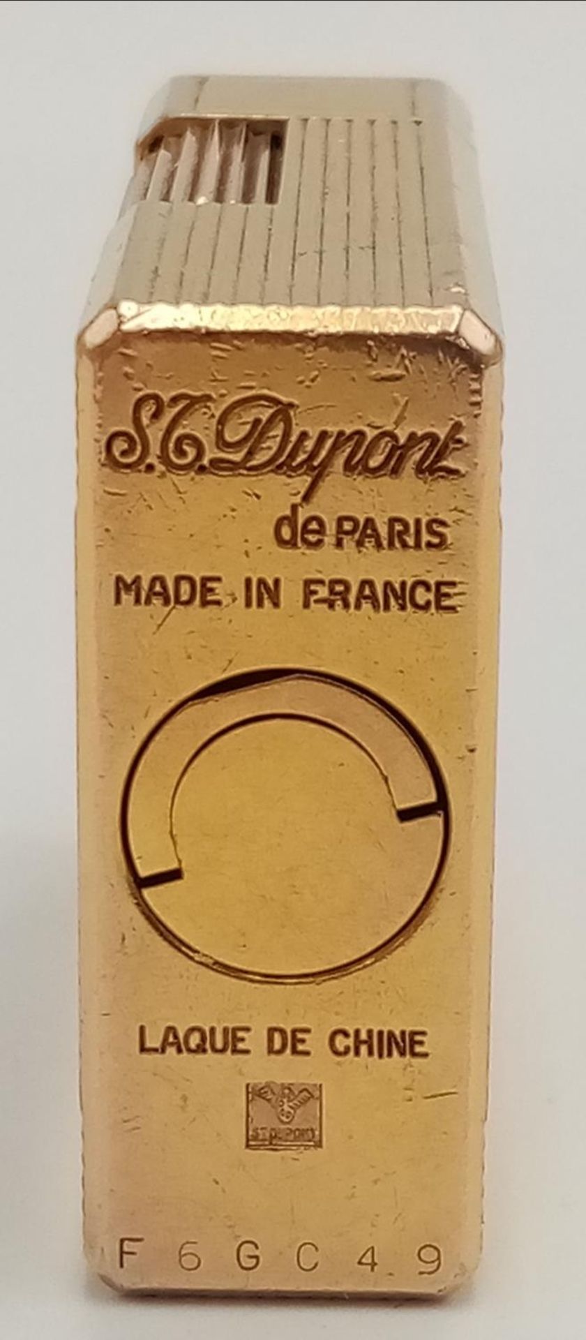 An S.T. Dupont Gold Plated and Black Enamel Lighter. Needs gas and flint. UK MAINLAND SALES ONLY - Image 3 of 5