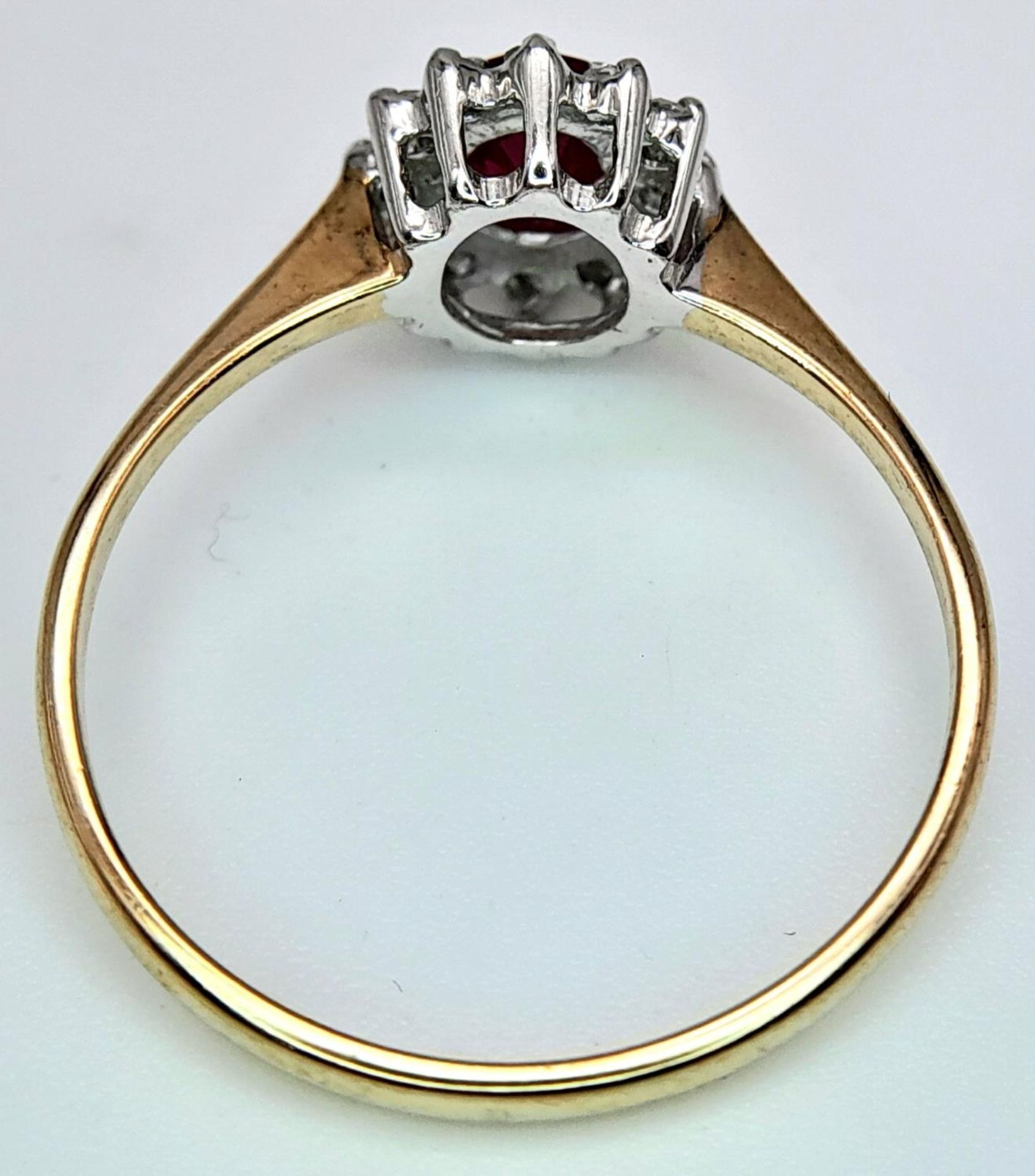 A 9K YELLOW GOLD DIAMOND & RUBY CLUSTER RING 1.4G SIZE N. ref: SPAS 9011 - Image 4 of 5