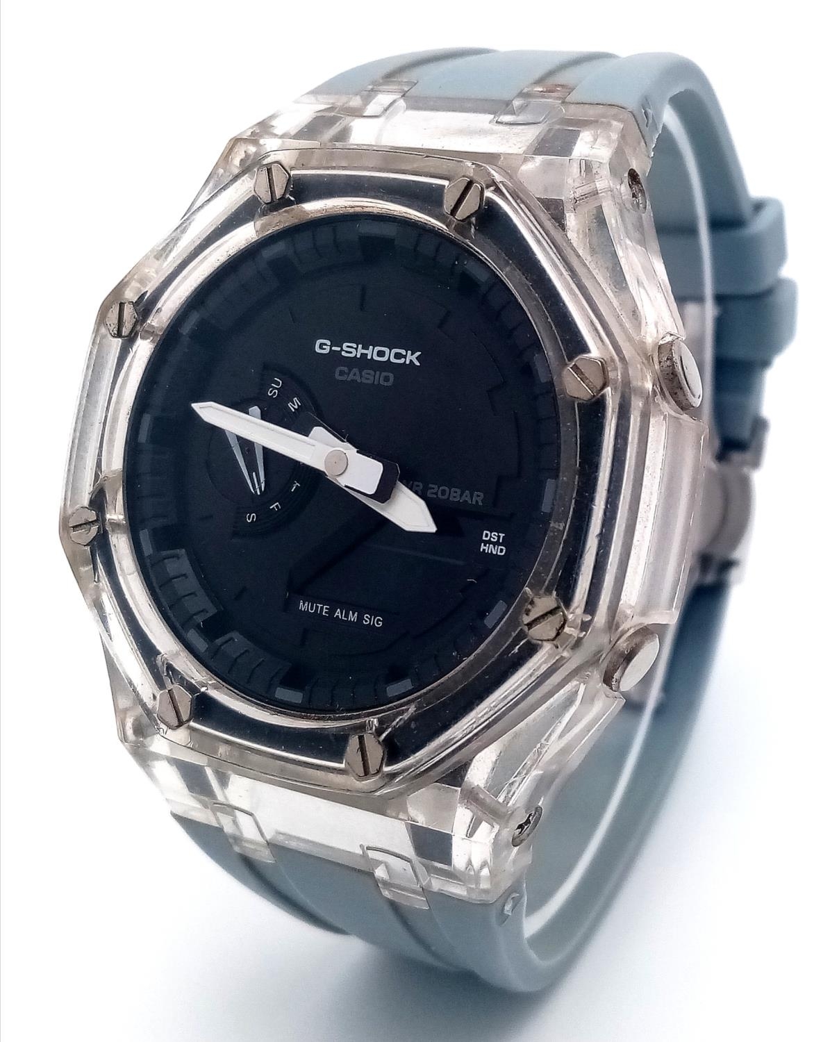 A Casio G Shock Quartz Gents Watch. Grey rubber strap. Case - 44mm. Black dial. In working order.