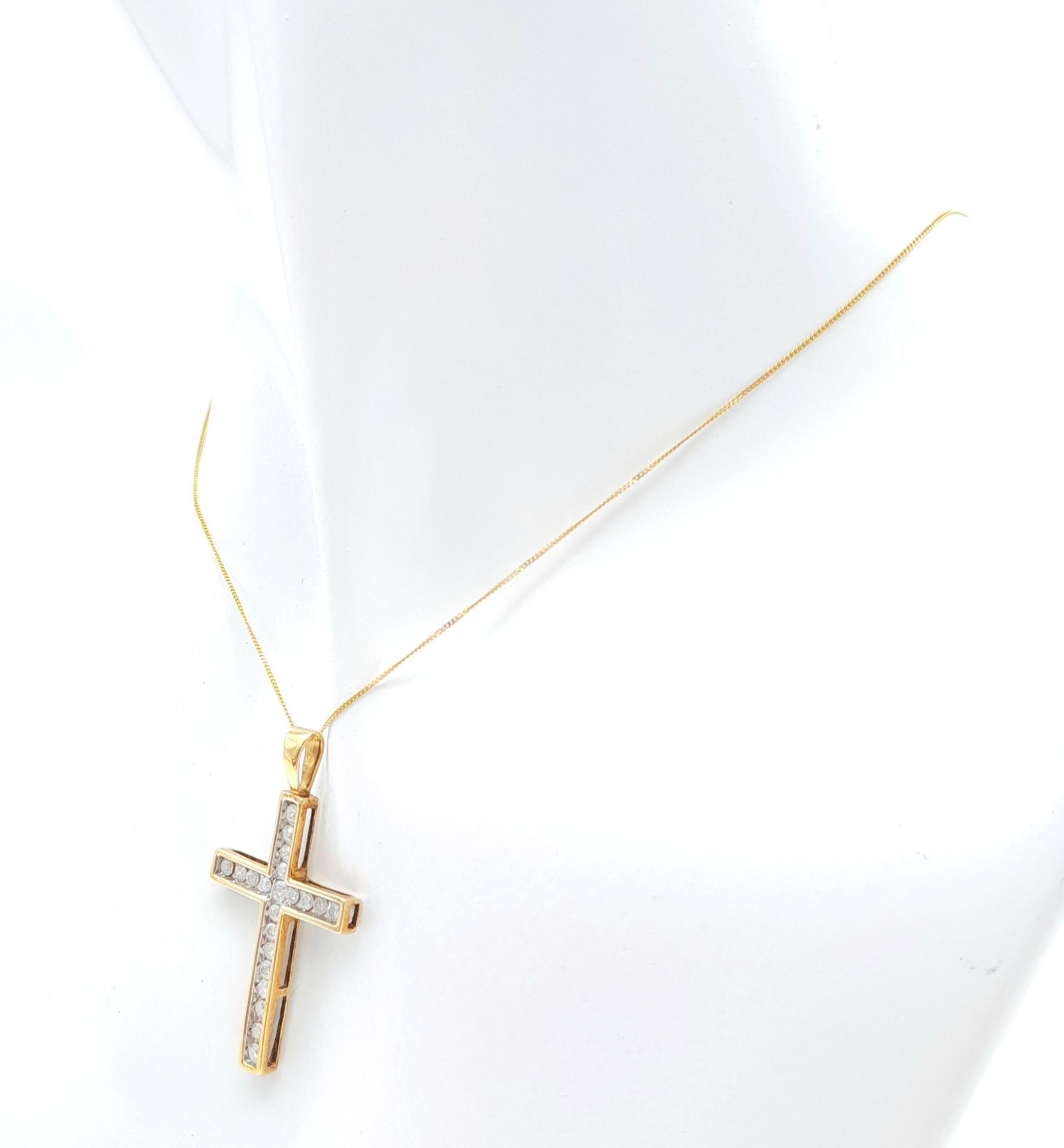A 10K yellow gold diamond set cross pendant set on 16" 9K yellow gold fine curb chain, 2.4g total - Image 3 of 5