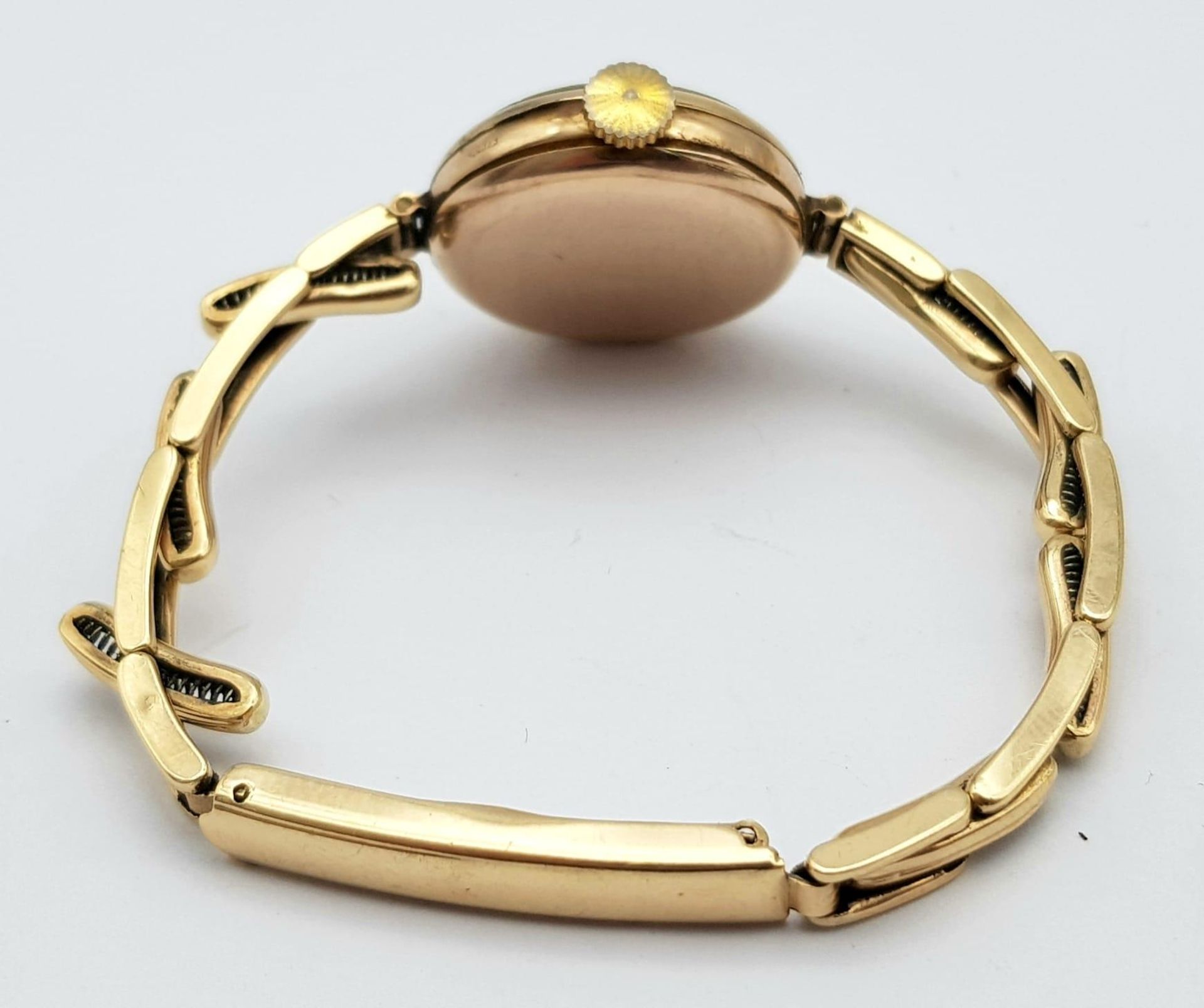A Vintage 9K Gold Rolex Mechanical Ladies Watch. 9k gold expandable bracelet. 9k gold case - 23mm. - Image 3 of 6