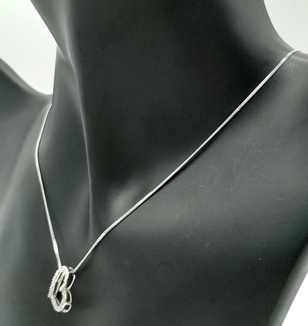 A 9K White Gold Diamond Heart Pendant Necklace. Comes with presentation box. 1.3cm pendant, 45cm - Image 4 of 7