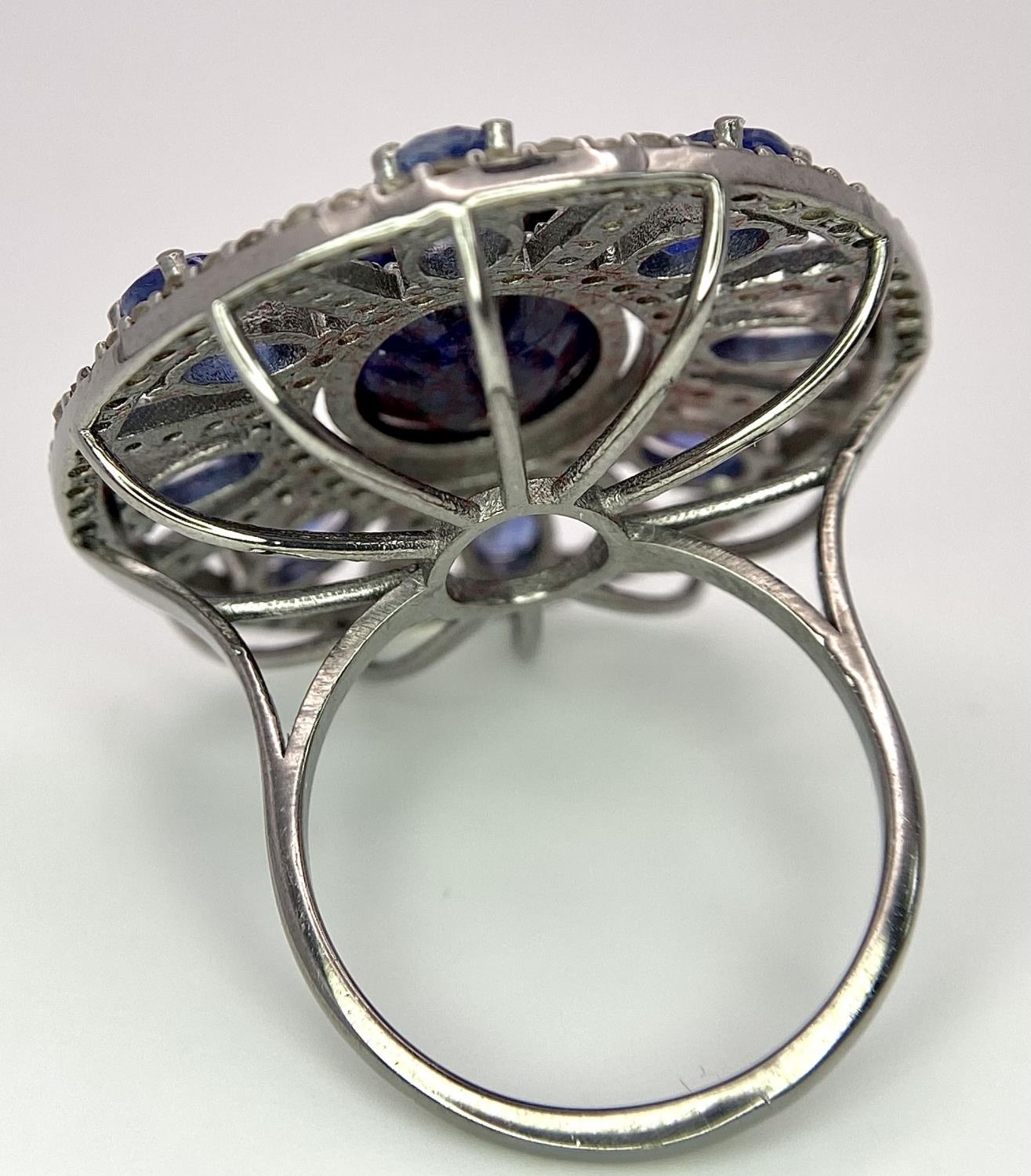 A 10ct Topaz Ring with 6.15ctw of Kyanite surround and 0.50ctw of Diamond Accents. Set in 925 - Image 4 of 6