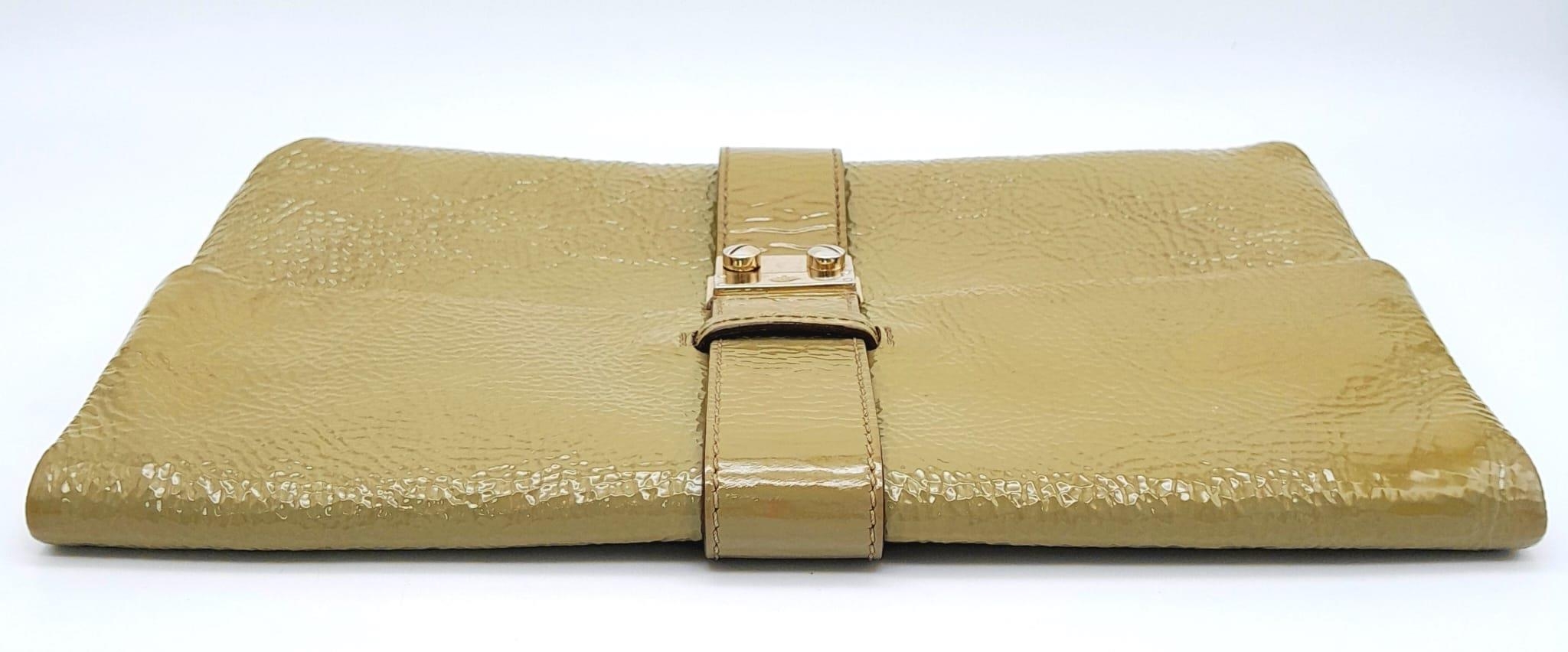 A Mulberry Harriet Khaki Leather Clutch Bag. Spongy patent leather exterior with gold-tone hardware, - Image 5 of 10