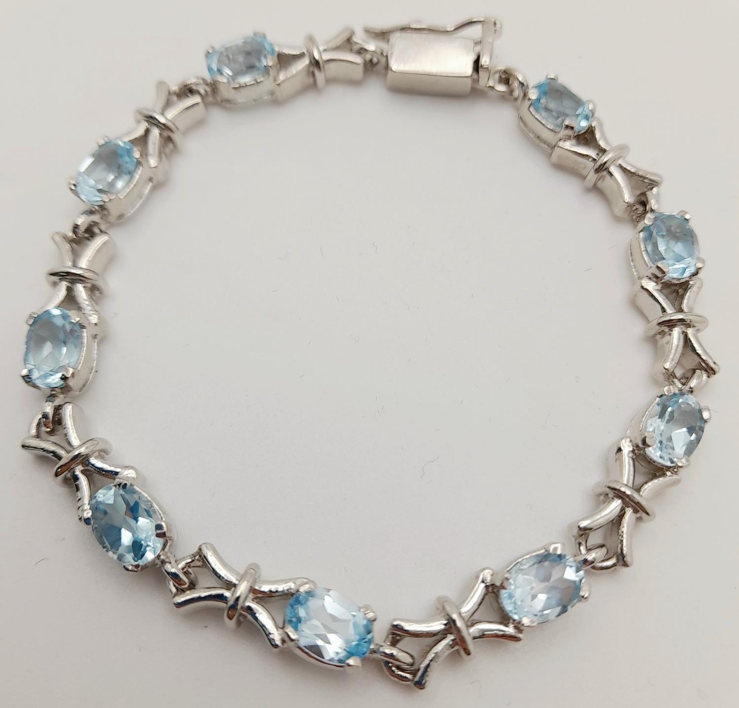 A Blue Topaz Tennis Bracelet. Set in 925 Sterling Silver. 28ctw. W-17.60g. 18cm. HV -2169.