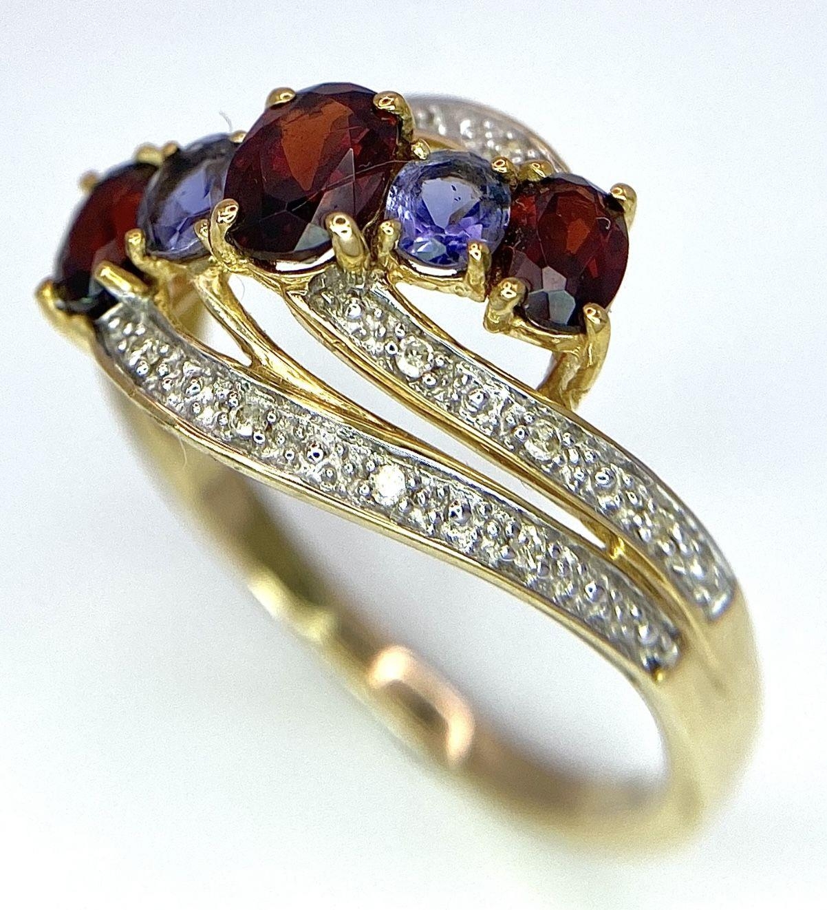 A 9 Carat Yellow Gold Garnet, Tanzanite and Diamond Set Crossover Ring Size P. Crown Measures 1. - Bild 3 aus 7