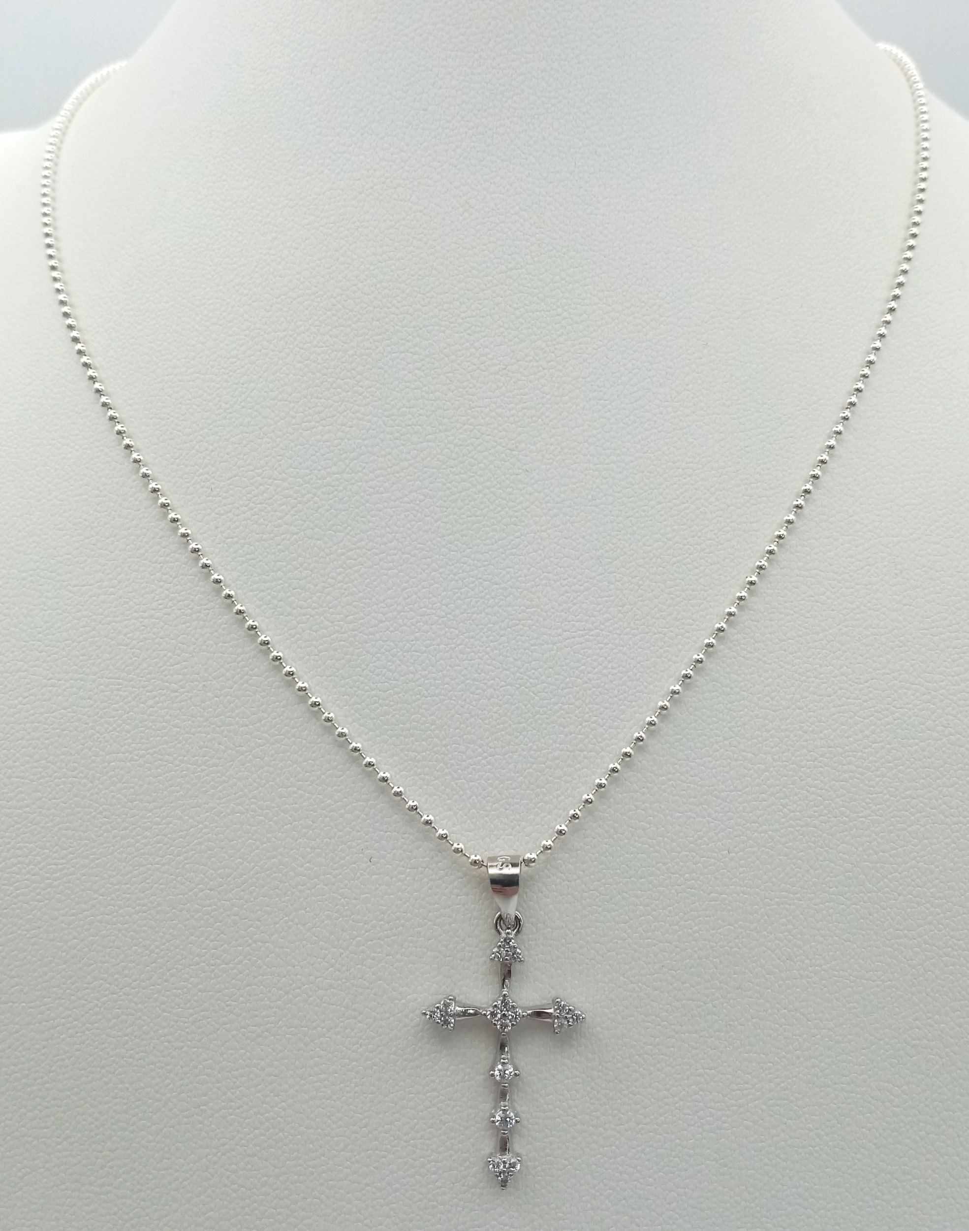 A 925 Silver Cross Pendant on a 925 Silver Chain. 3cm and 40cm. - Image 2 of 5